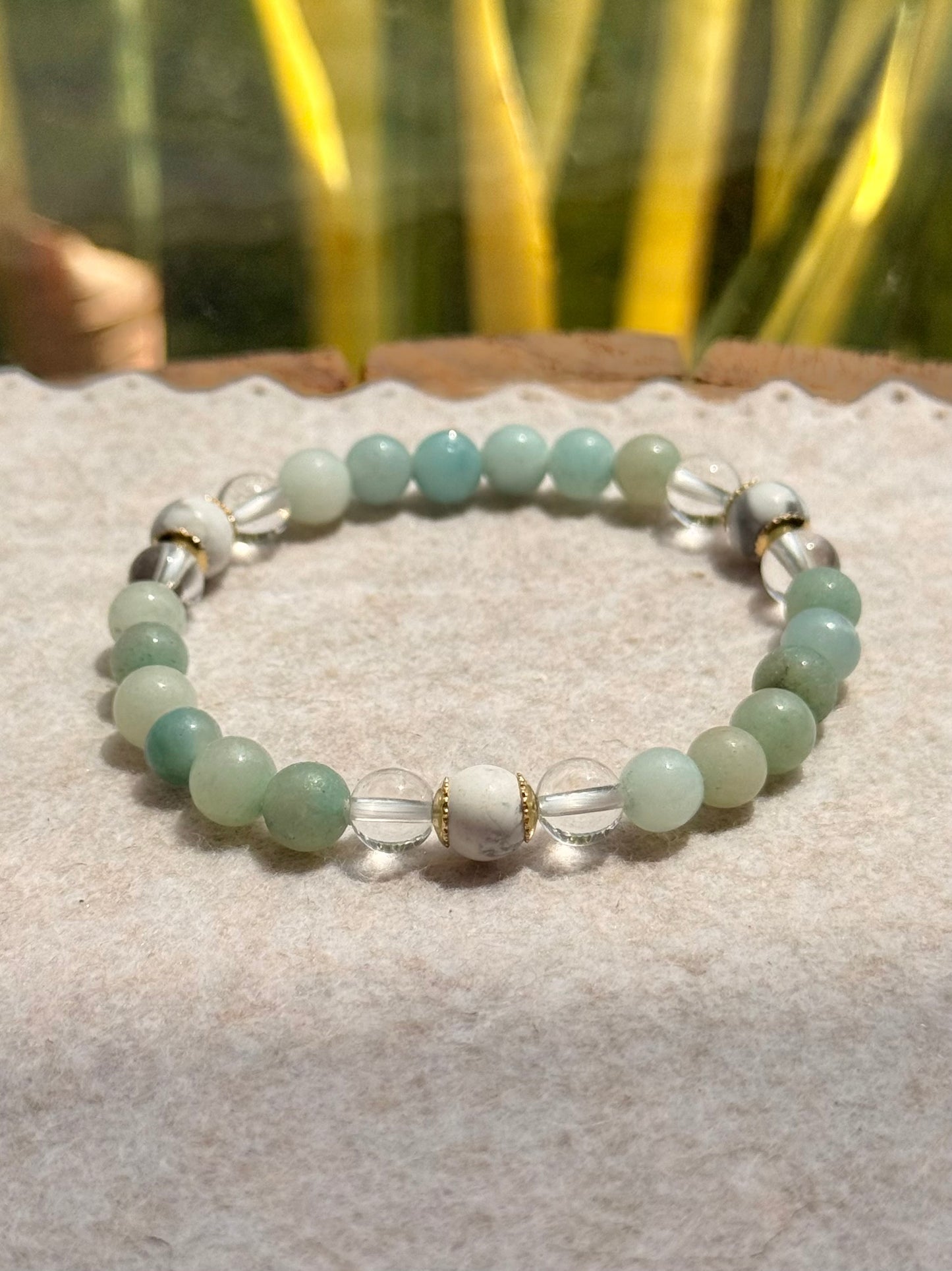 CR Tríade | Amazonita, Quartzo Cristal e Howlita – Bem-estar, Clareza e Paz (Banho Ouro 18K)