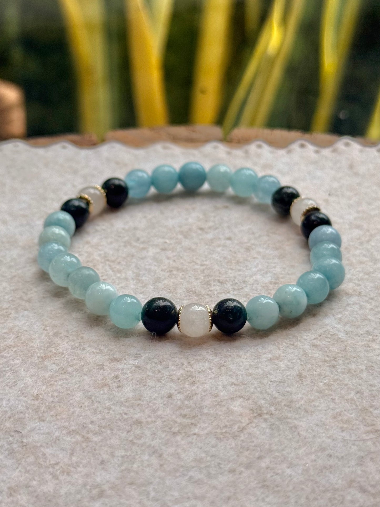 CR Tríade | Água Marinha, Apatita Azul e Quartzo Turmalinado – Equilíbrio Emocional, Intuição e Clareza (Banho Ouro 18K)