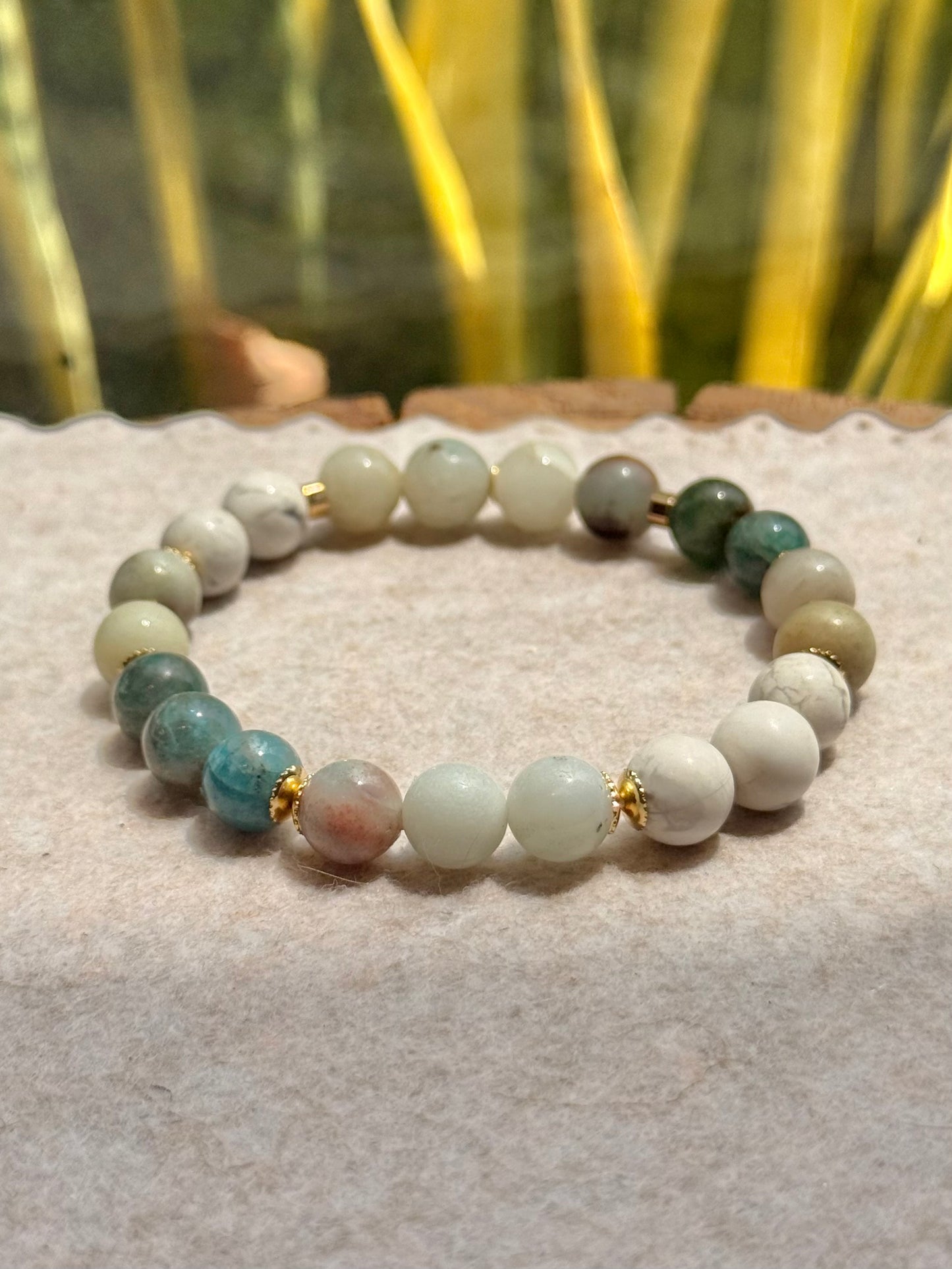 CR Prime Deluxe | Apatita Azul, Amazonita e Howlita – Clareza, Paz e Calmaria (Banho Ouro 18K)