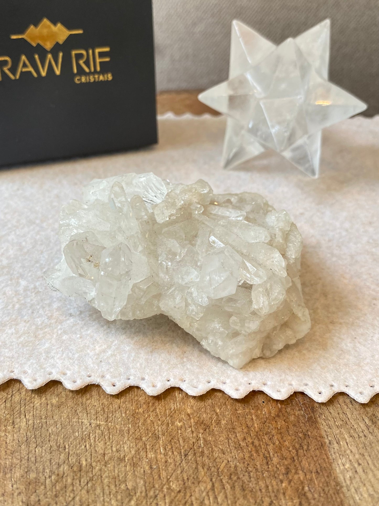 Drusa de Quartzo Cristal – Clareza Mental, Purificação e Limpeza Energética