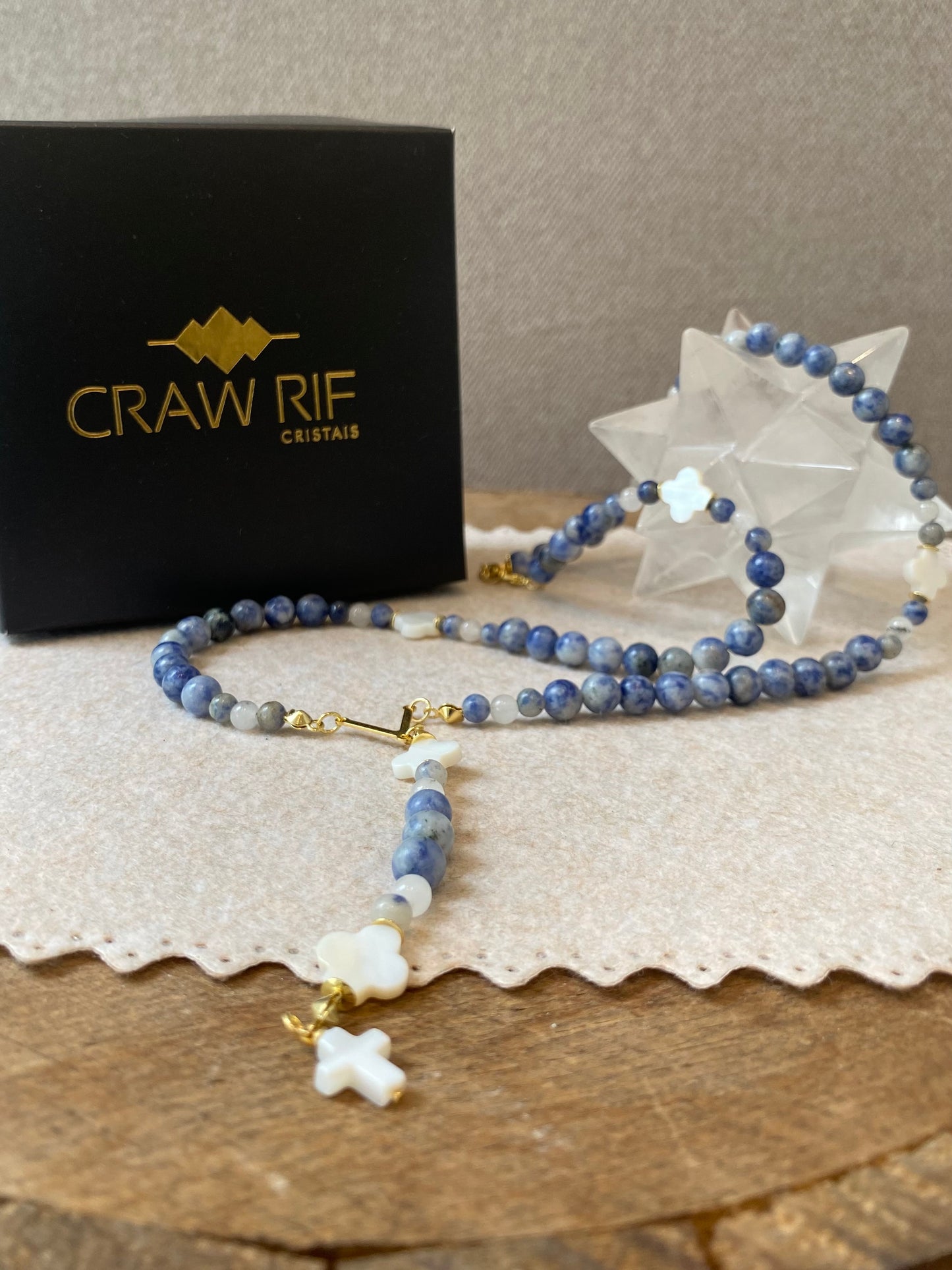 CR Terço | Sodalita e Quartzo Turmalinado – Intuição, Concentração e Purificação (Banho Ouro 18K)