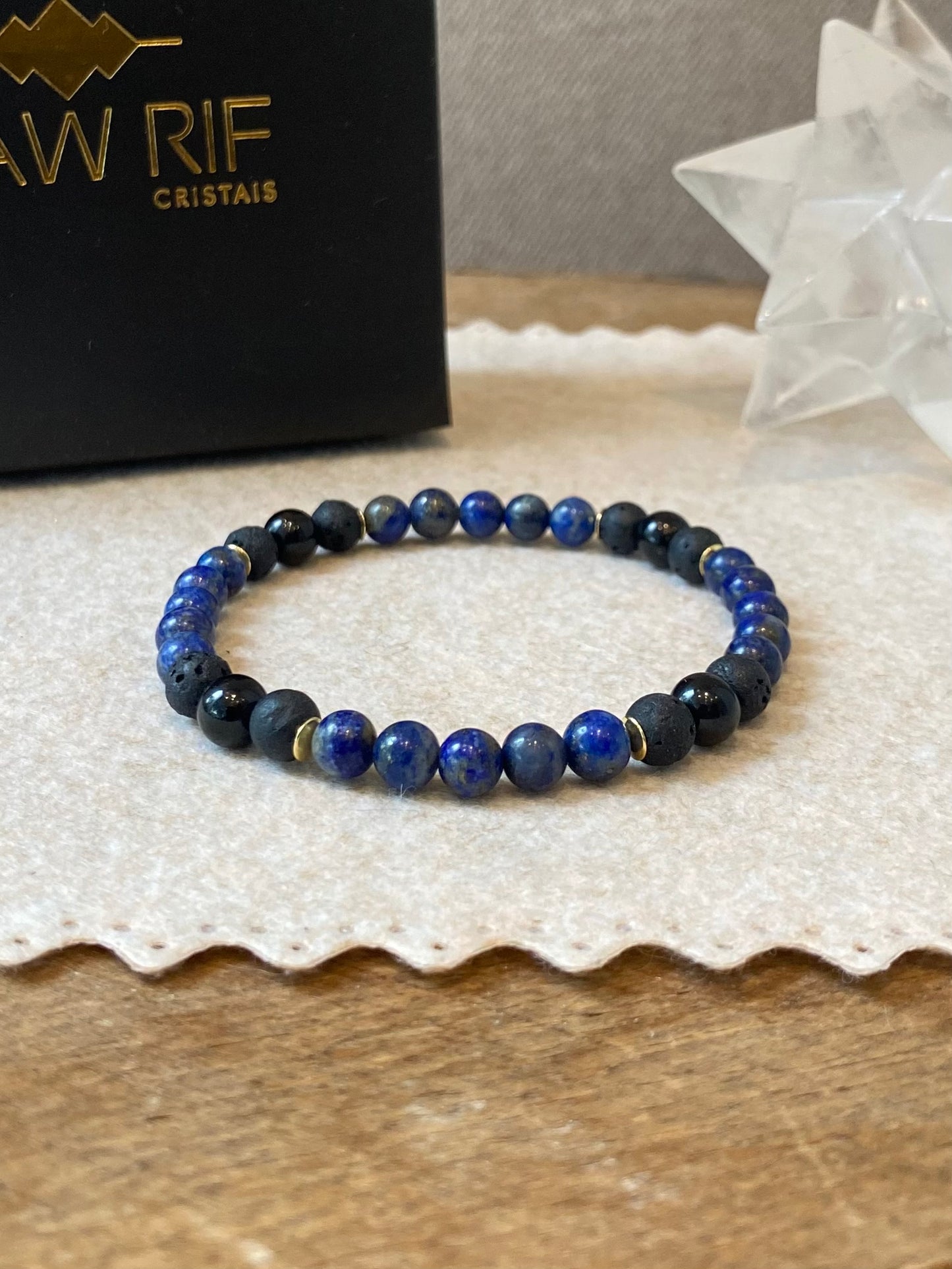 CR Basalt | Lápis-Lazúli, Lava Vulcânica e Turmalina Negra – Espiritualidade, Sabedoria e Proteção (Banho Ouro 18K)