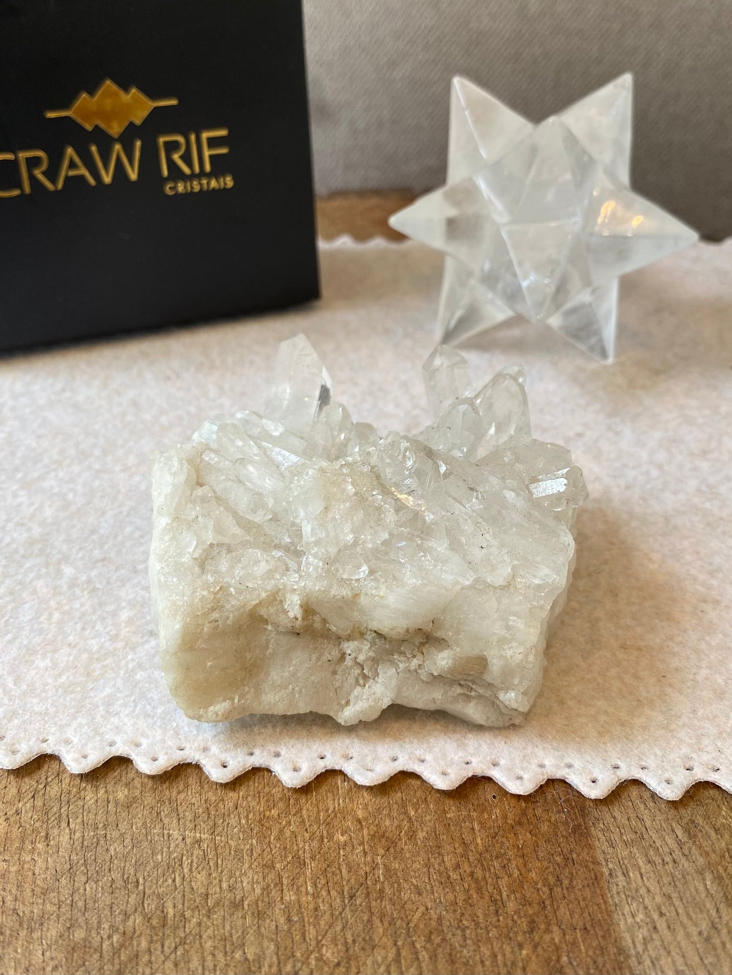 Drusa de Quartzo Cristal – Clareza Mental, Purificação e Limpeza Energética