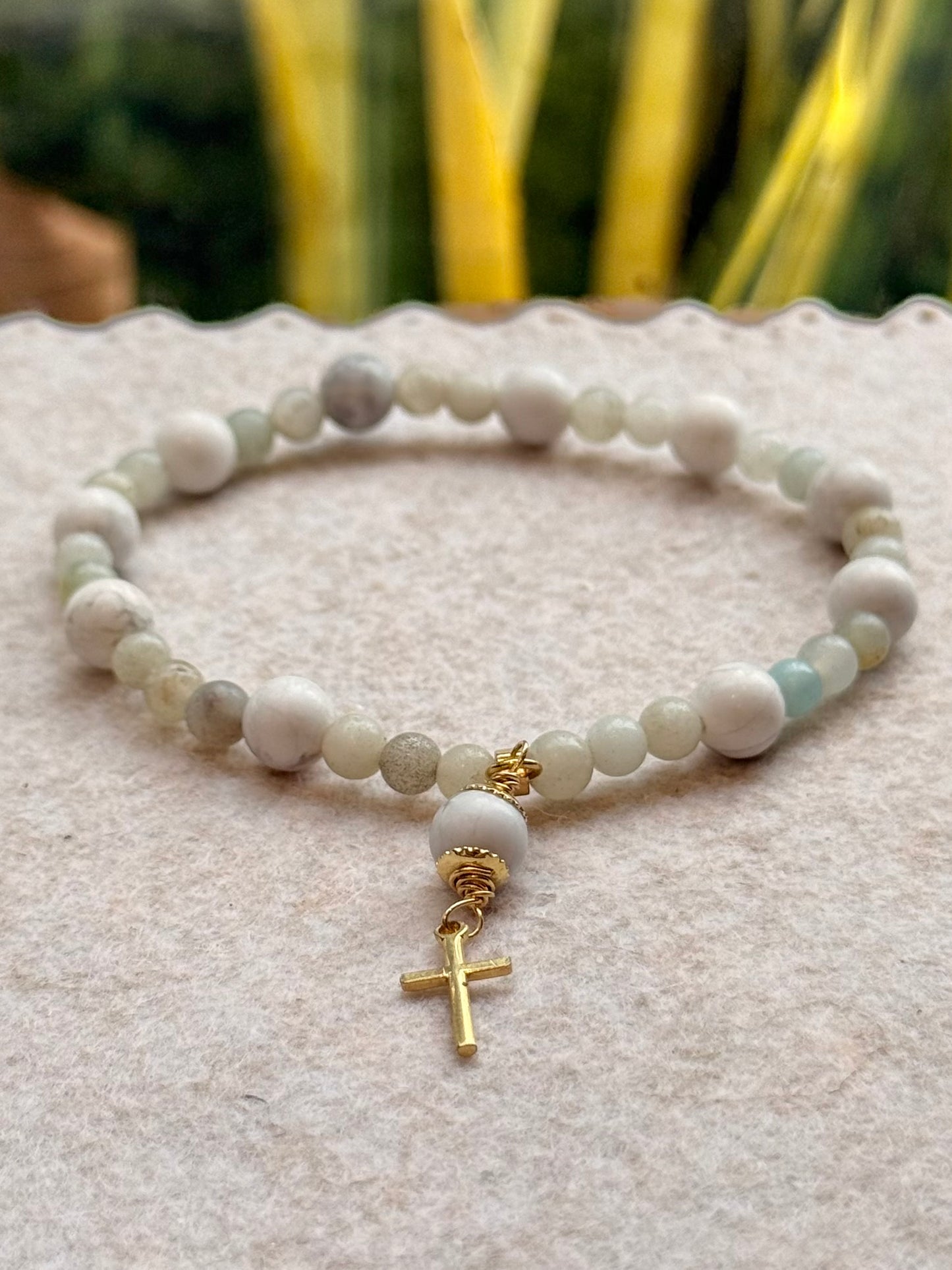 CR Terço de Mão | Howlita e Amazonita – Paz, Calmaria e Bem-estar (Banho Ouro 18K)