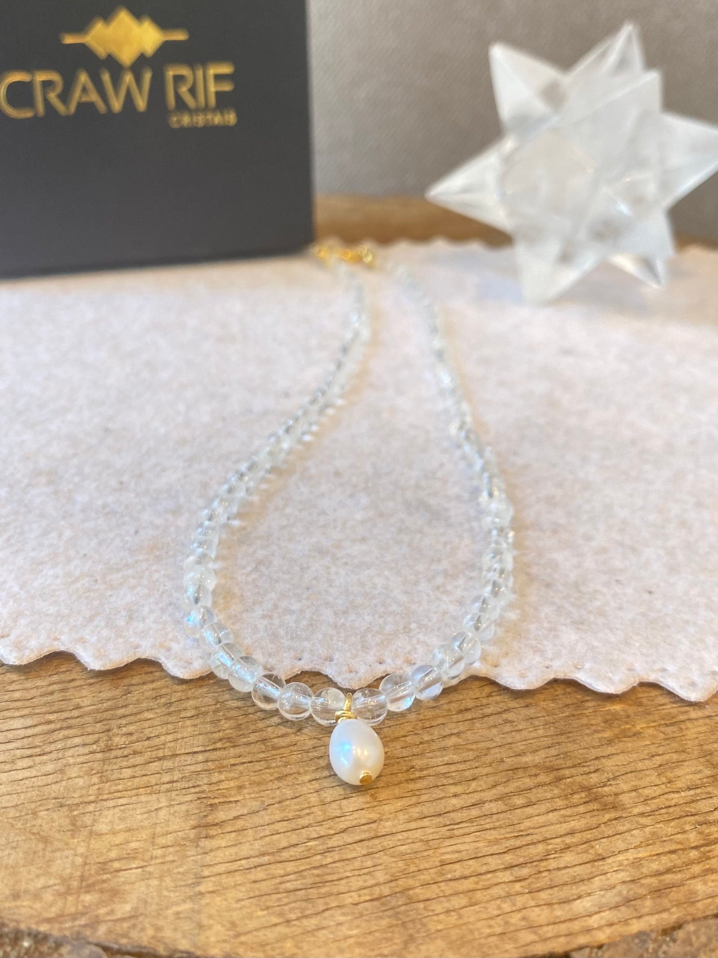 CR Choker | Colar Quartzo Cristal e Pérola – Clareza Mental, Purificação e Limpeza (Banho Ouro 18K)