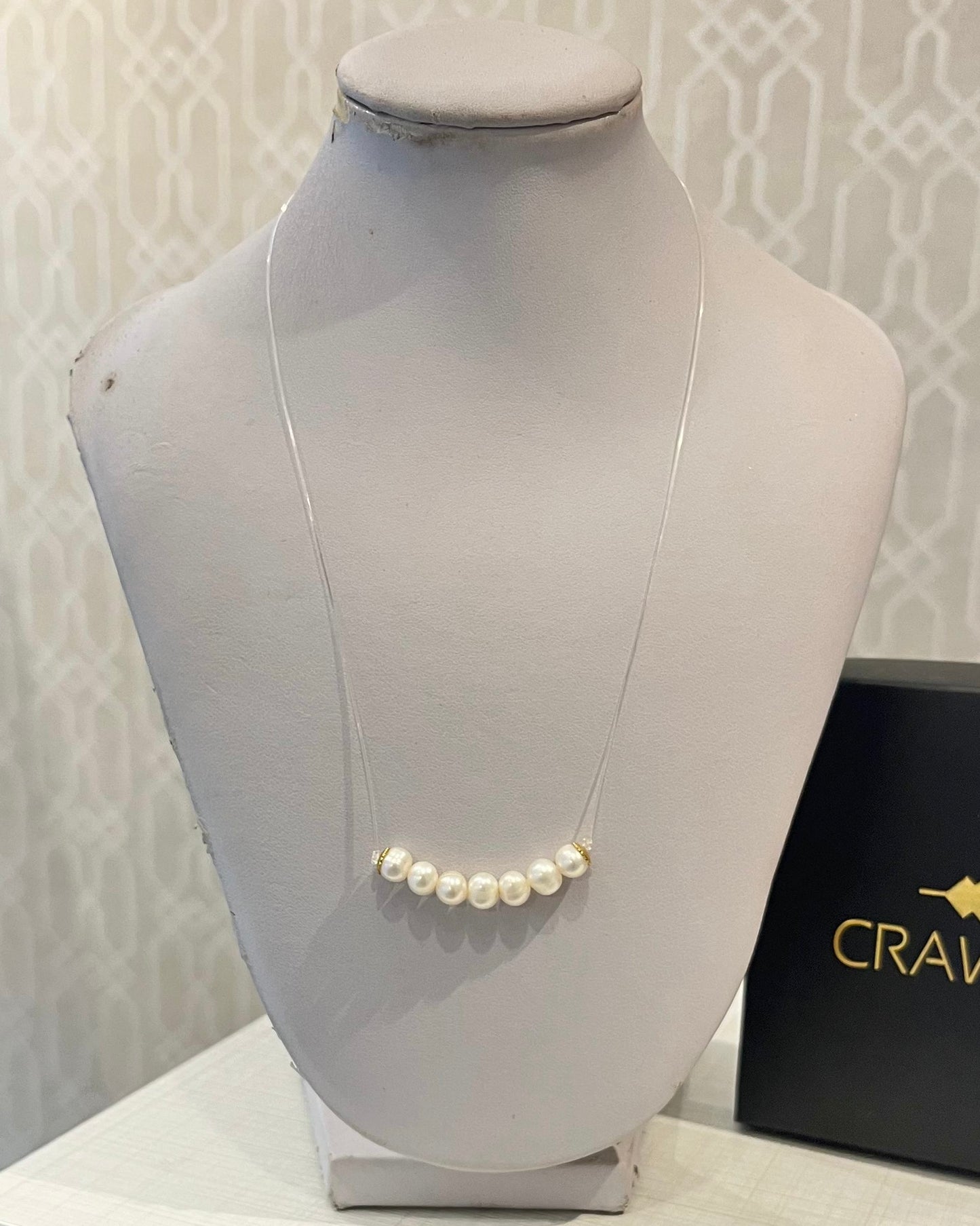 CR Colar Ponto de Luz | Pérolas – Feminilidade, Pureza e Nobreza (Banho Ouro 18K)