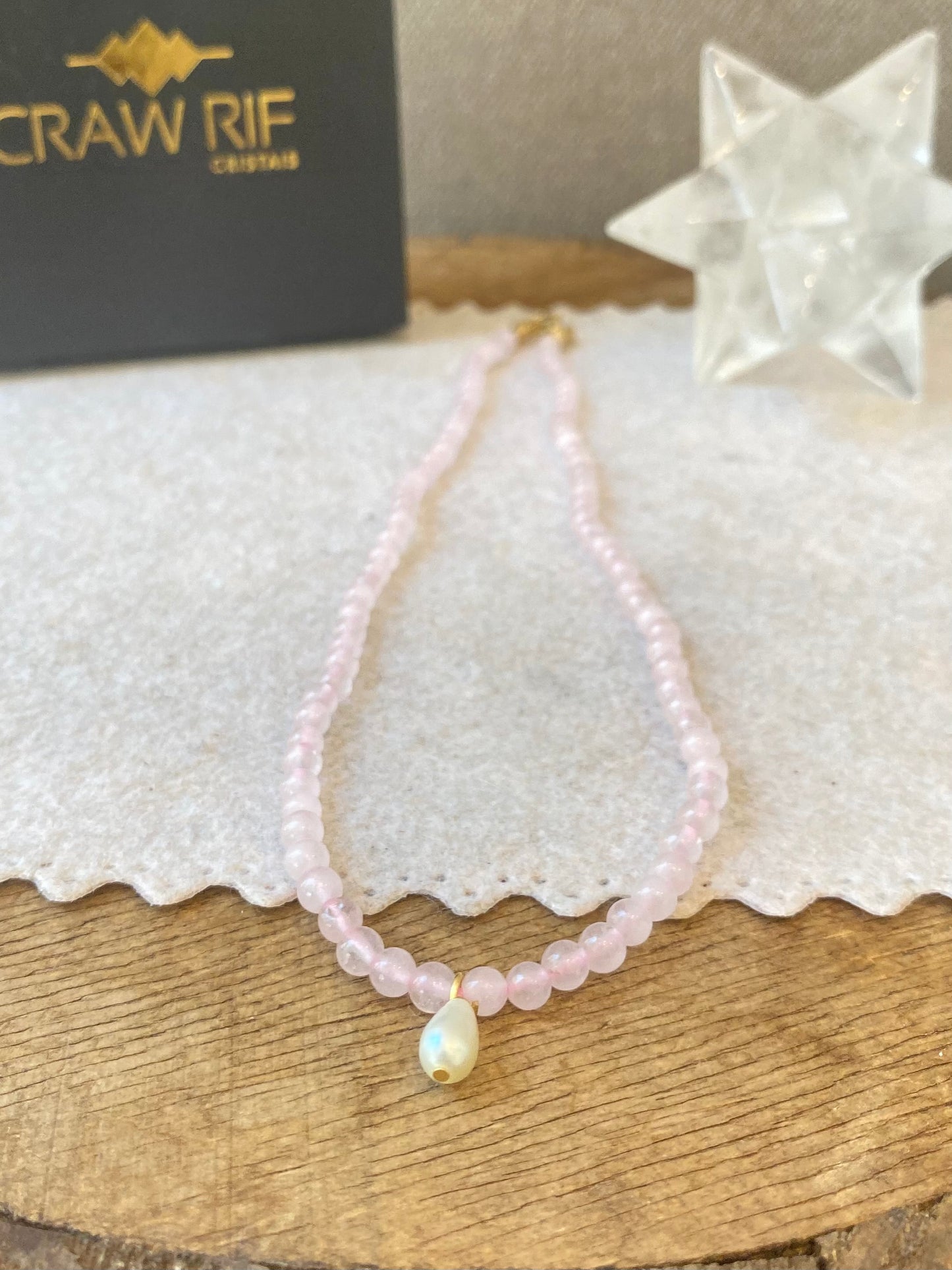 CR Choker | Colar Quartzo Rosa e Pérola – Paz, Amor e Autoestima (Banho Ouro 18K)