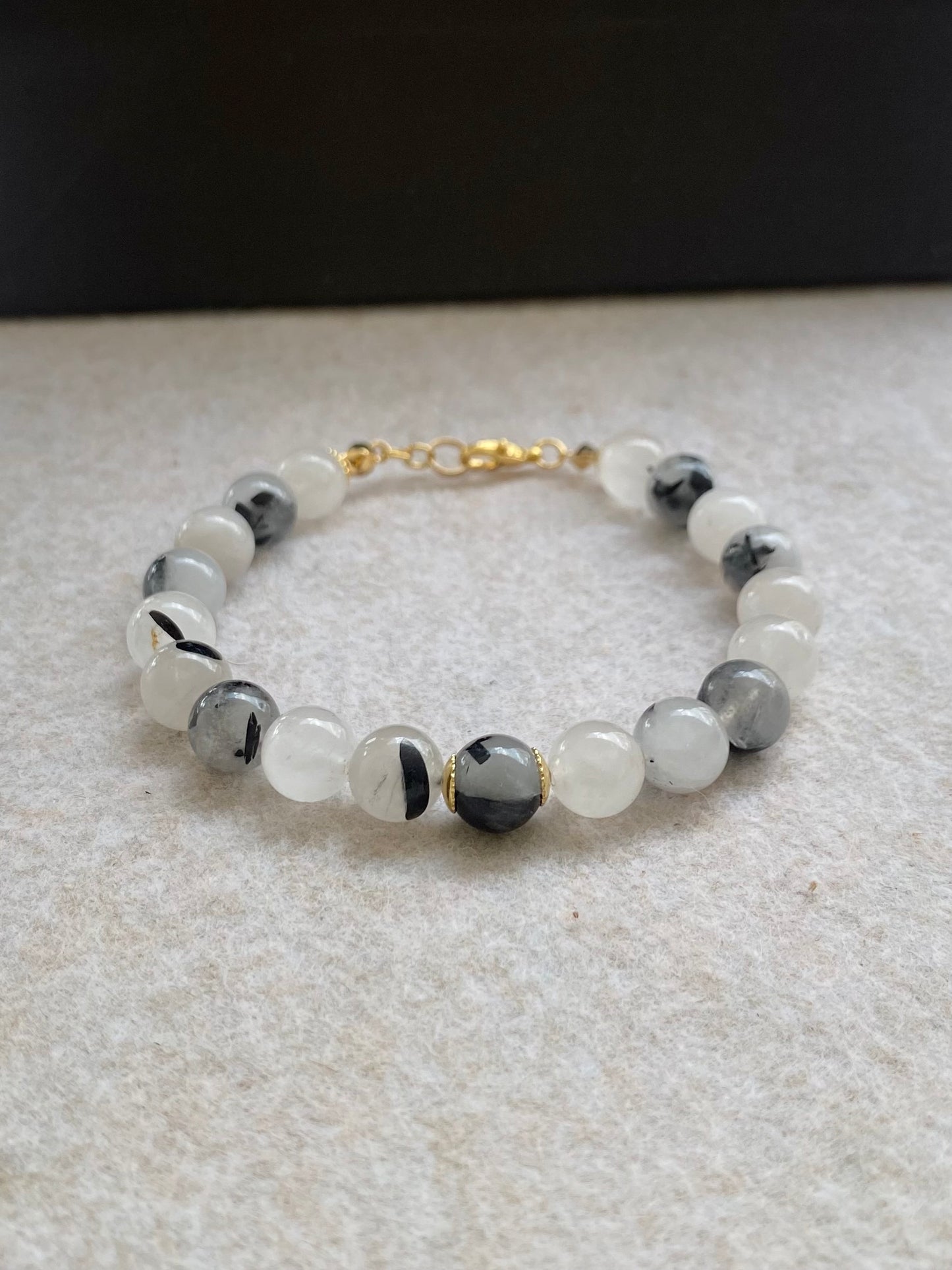 Quartzo Turmalinado | Clareza & Proteção