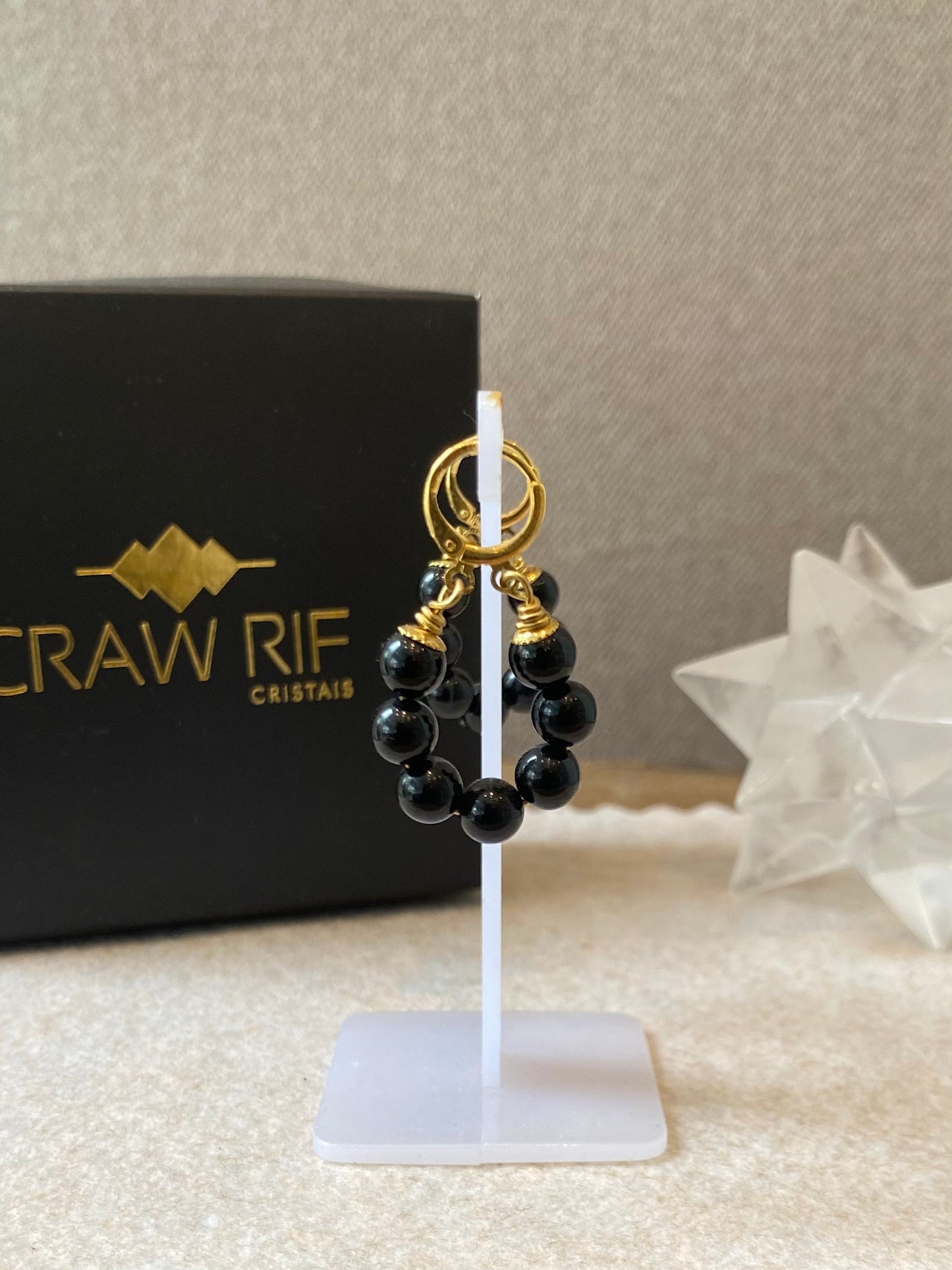 Brinco Gota | Turmalina Negra – Proteção, Autoconfiança e Equilíbrio Emocional (Banho Ouro 18K)