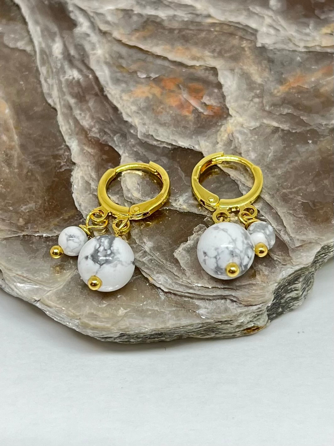 Howlita – Paz, Calmaria e Tranquilidade (Banho Ouro 18K) #BrincoDuo