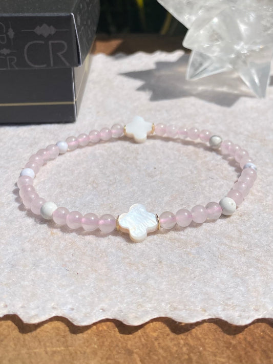 CR Trevo | Quartzo Rosa & Howlita — Paz e Amor