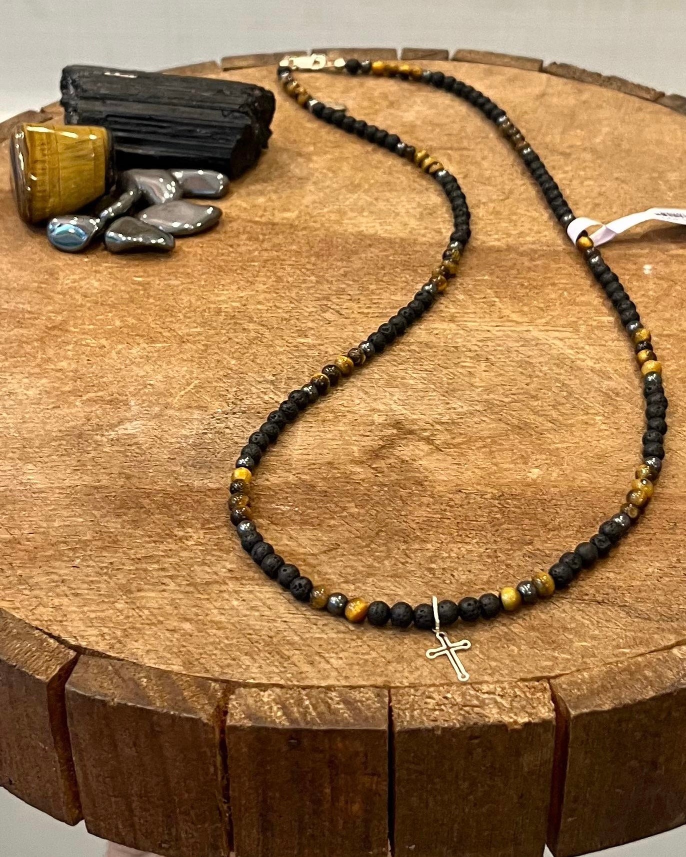 Colar CR Minimalista | Lava Vulcânica, Olho de Tigre e Hematita - Proteção, Positividade e Coragem (Prata)