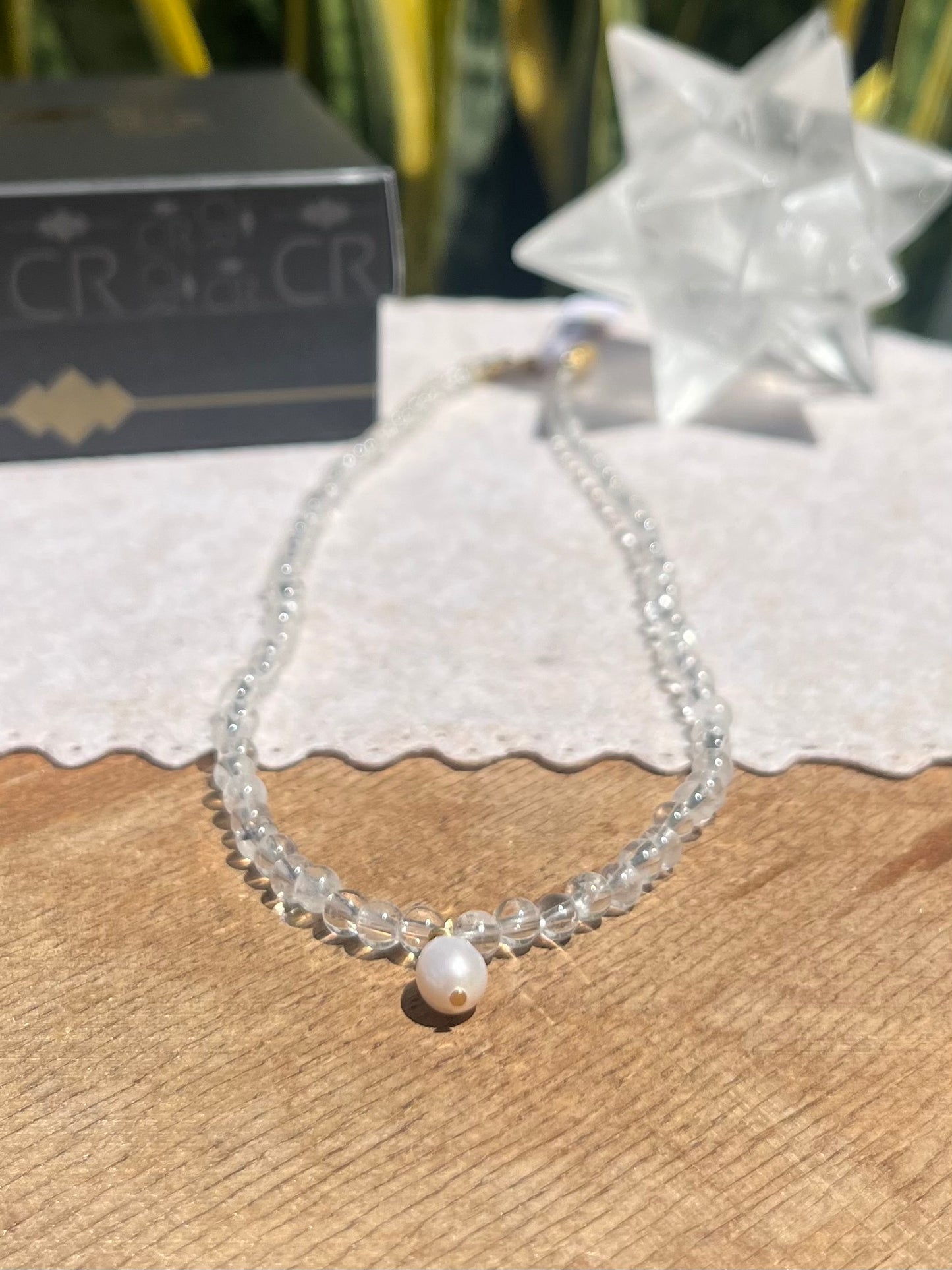 CR Choker | Colar Quartzo Cristal e Pérola – Clareza Mental, Purificação e Limpeza (Banho Ouro 18K)