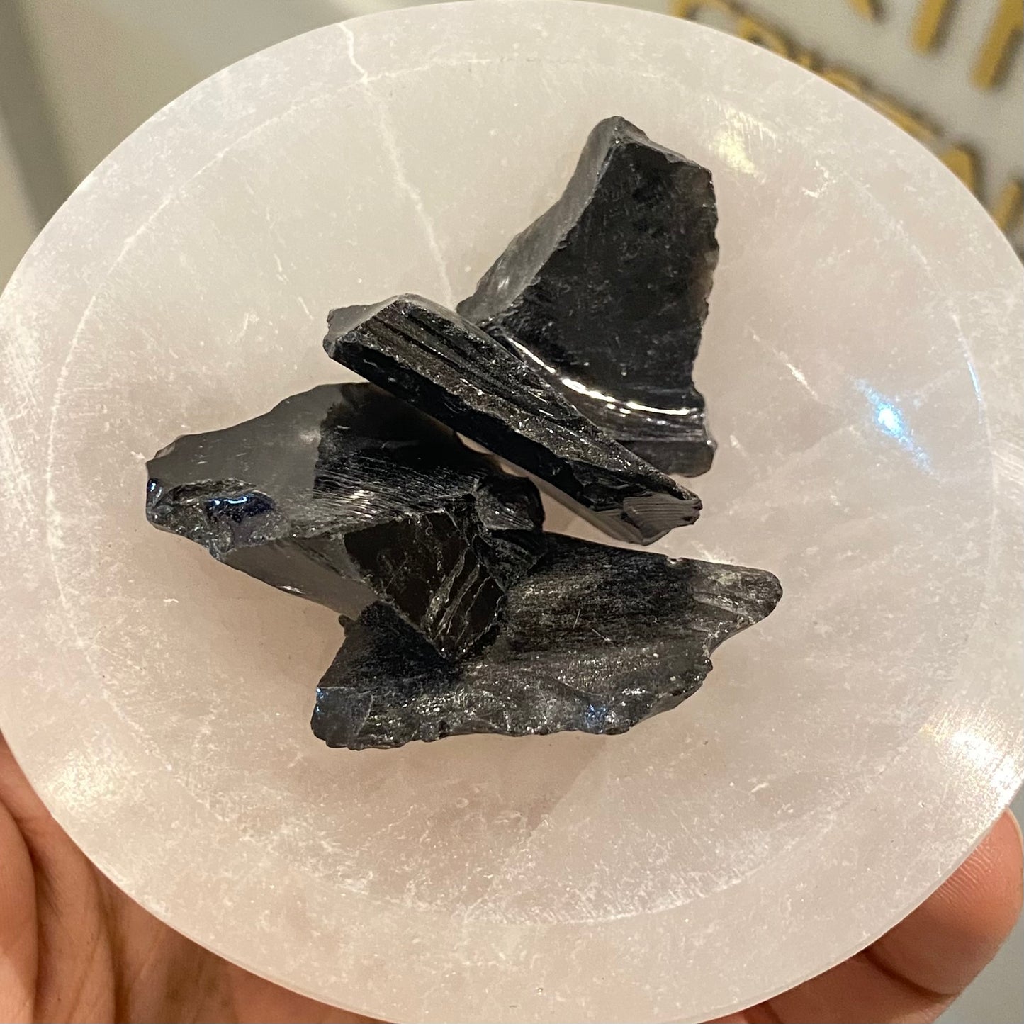 Pedra Bruta | Obsidiana Negra - Proteção, Transmutação e Autoconhecimento