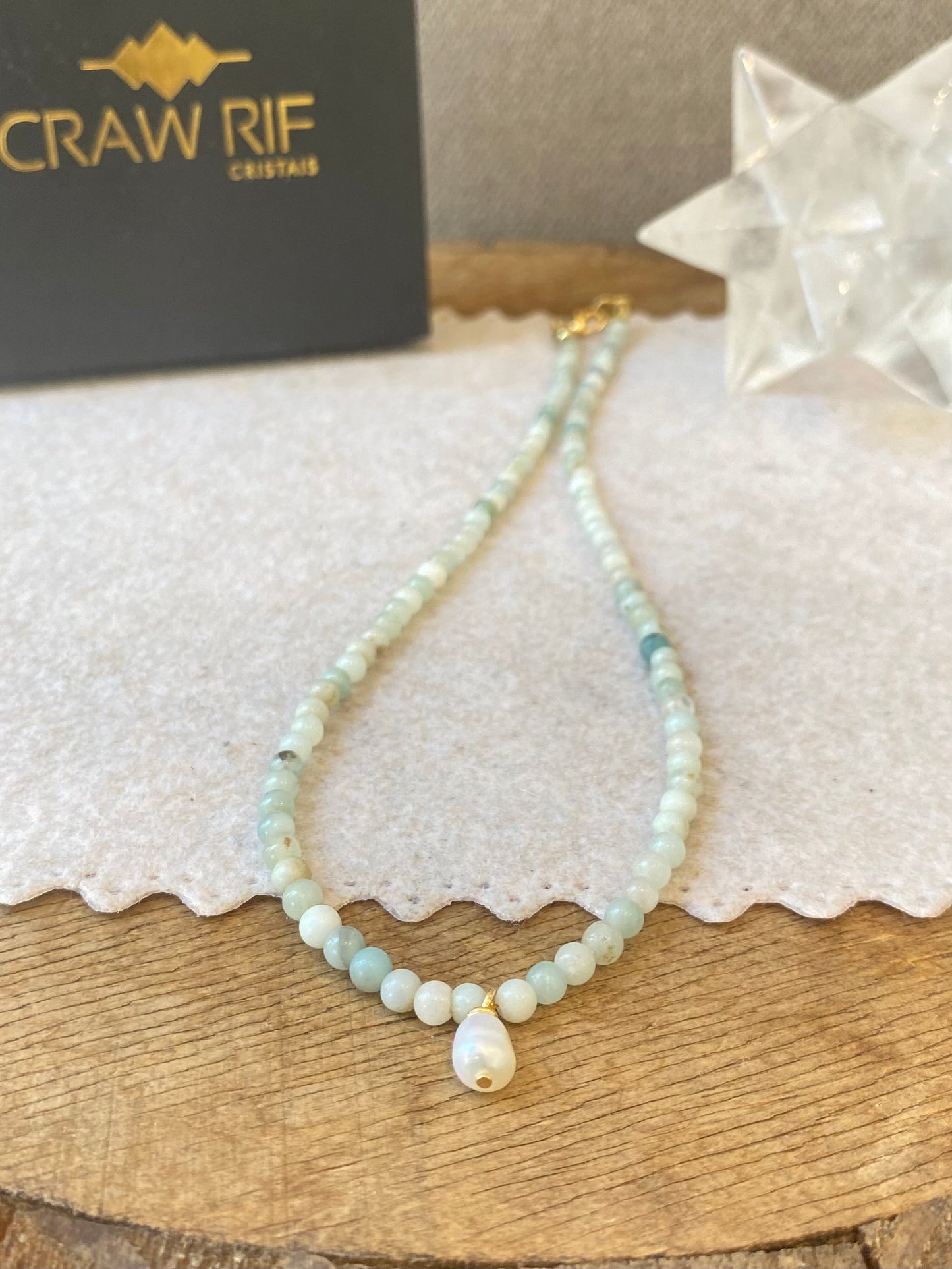 CR Choker | Colar Amazonita e Pérola – Calmaria, Bem-estar e Comunicação Leve (Banho Ouro 18K)