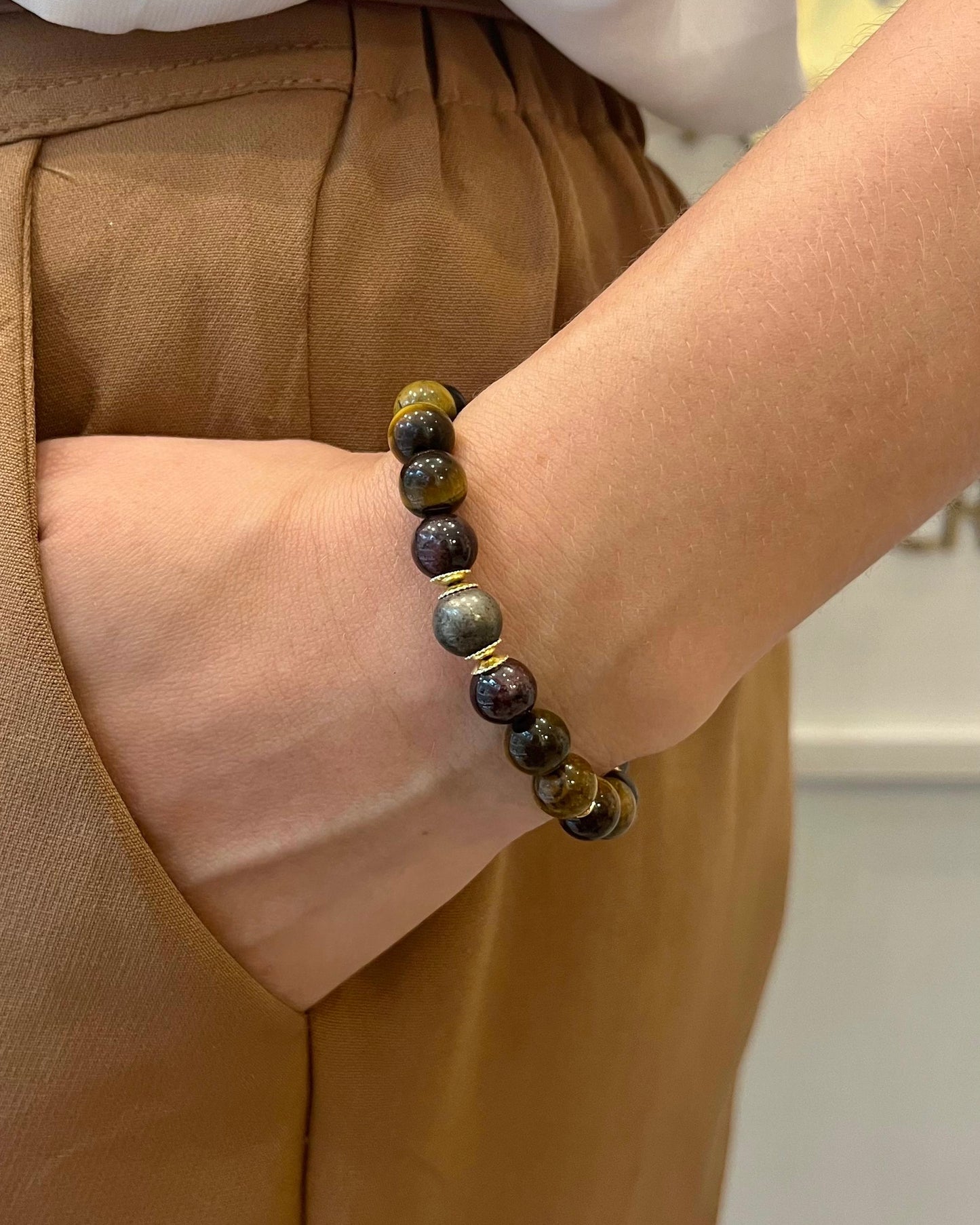 CR Moments | Olho de Tigre, Pedra Granada e Pirita – Proteção, Determinação e Prosperidade (Banho Ouro 18K)