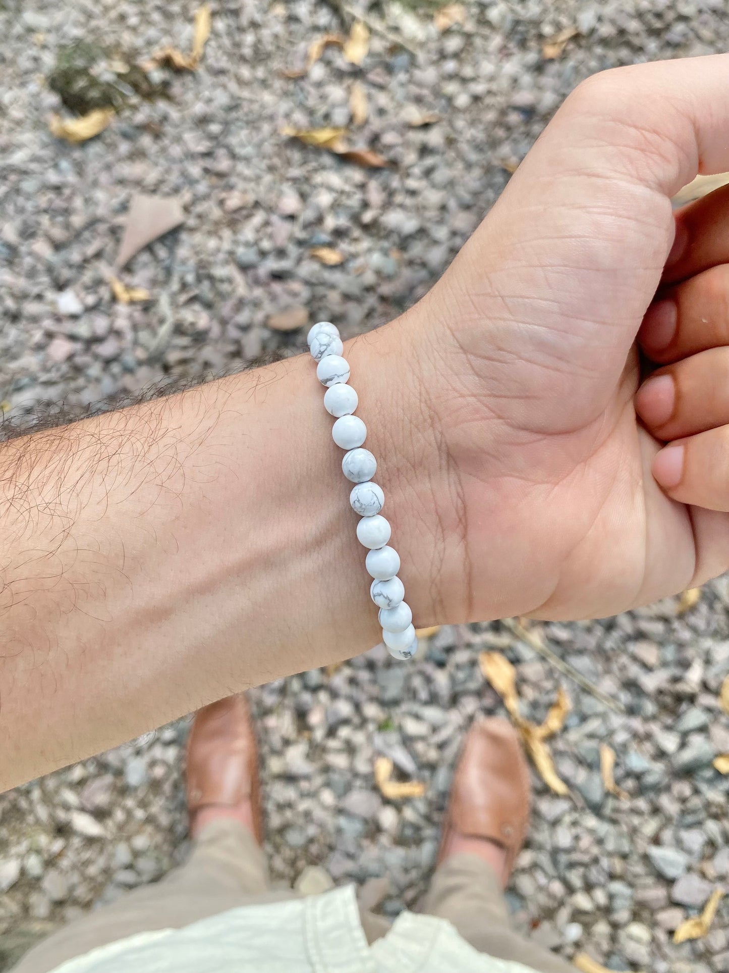 CR Faith | Howlita e Quartzo Turmalinado com Cruz de Hematita – Proteção, Prosperidade e Força Pessoal (Prata 950)