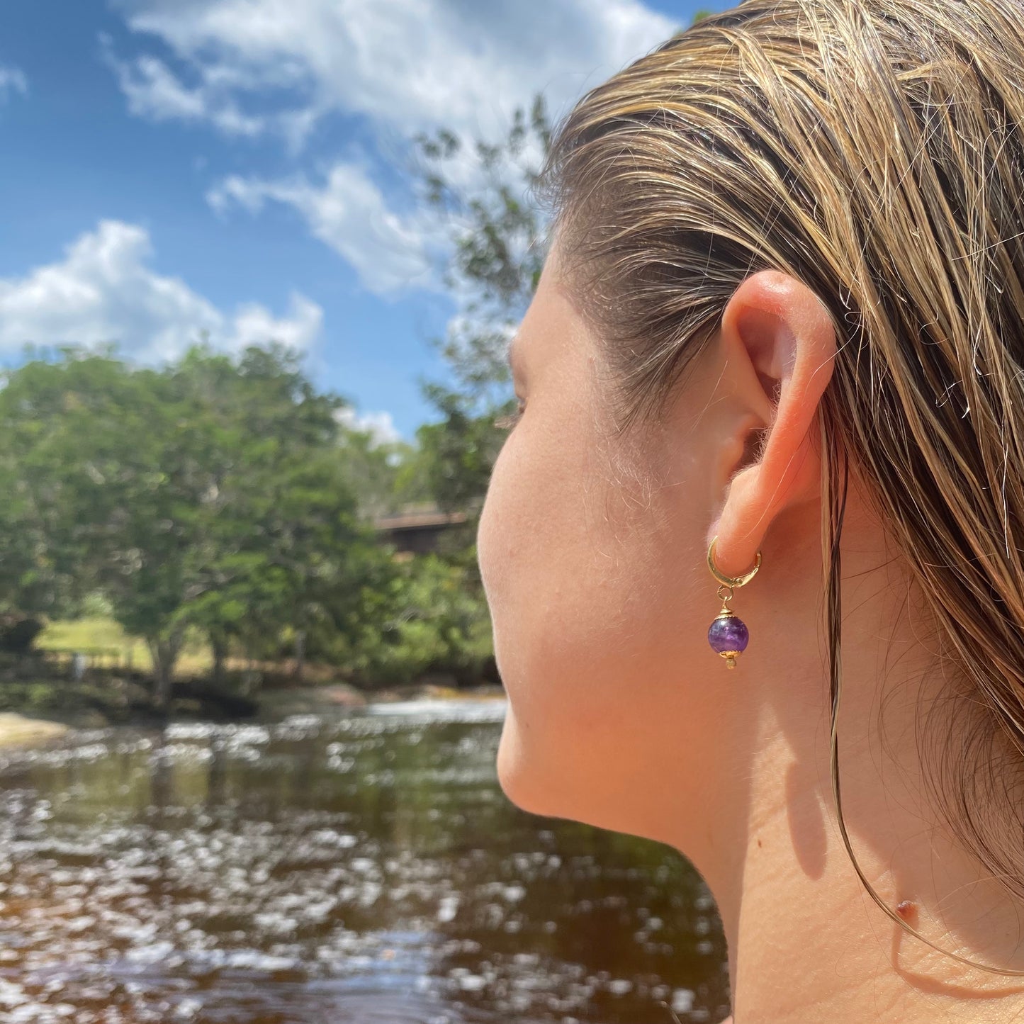 Ametista – Espiritualidade, Harmonia, Proteção (Banho Ouro 18K) #BrincoUno