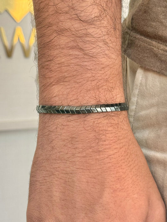 CR Flecha | Hematita – Proteção, Coragem e Força Pessoal