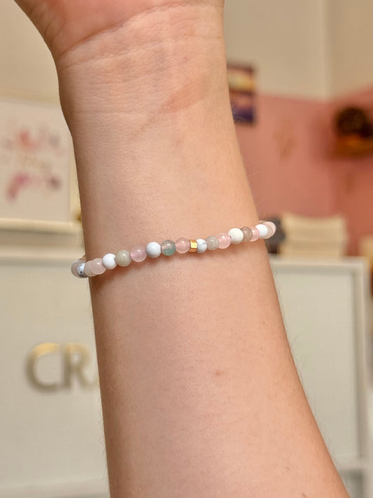 CR Line | Quartzo Rosa, Amazonita e Howlita – Paz, Amor e Calmaria (Banho Ouro 18K)