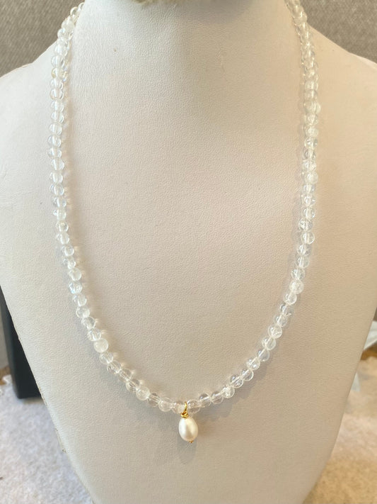 CR Choker | Colar Quartzo Cristal e Pérola – Clareza Mental, Purificação e Limpeza (Banho Ouro 18K)