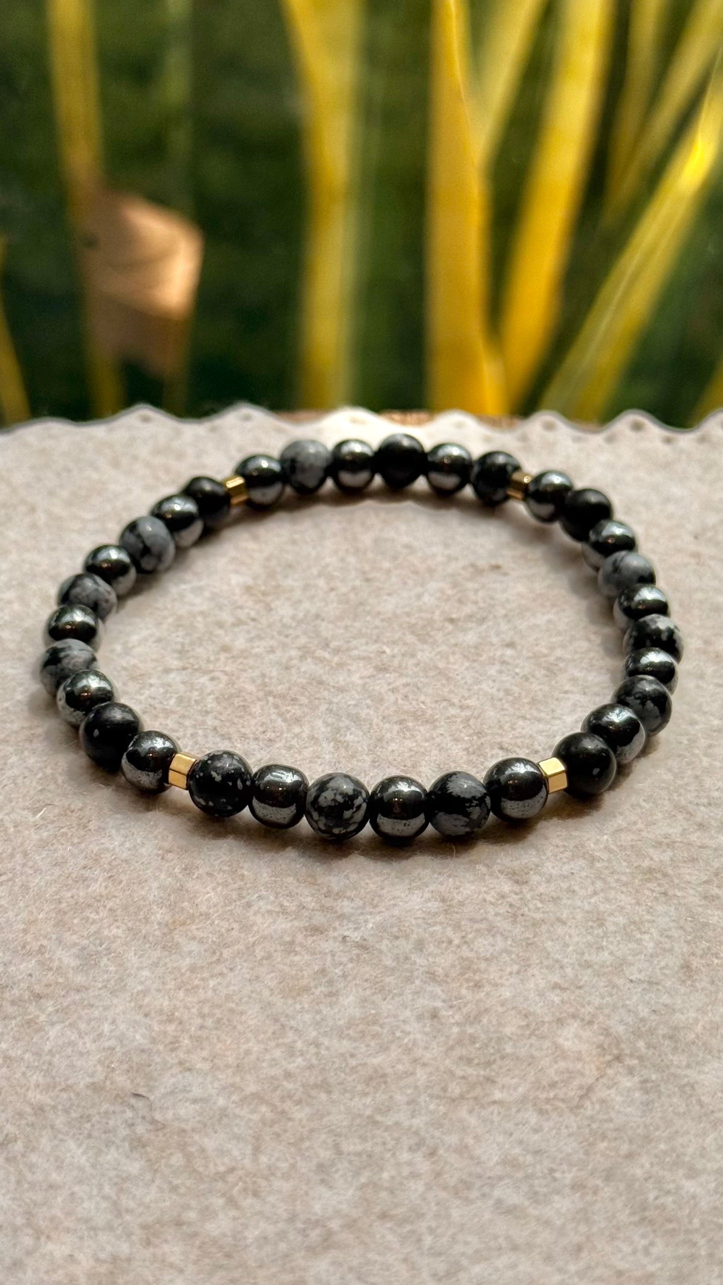 CR Prime | Hematita e Obsidiana Flocos de Neve – Proteção, Força Pessoal e Escudo Energético (Banho Ouro 18K)