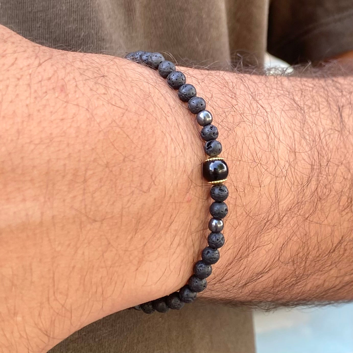 CR Line | Lava Vulcânica, Hematita e Turmalina Negra – Proteção, Coragem e Autoconfiança (Banho Ouro 18K)