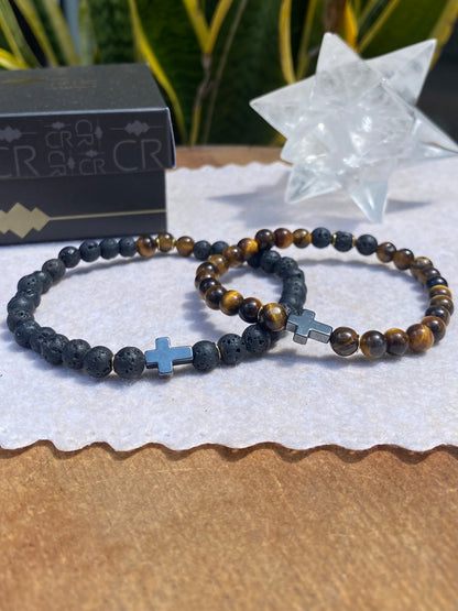 CR Casal | Olho de Tigre e Lava Vulcânica com Cruz de Hematita – Proteção, Afasta Inveja e Mau-Olhado (Banho Ouro 18K)