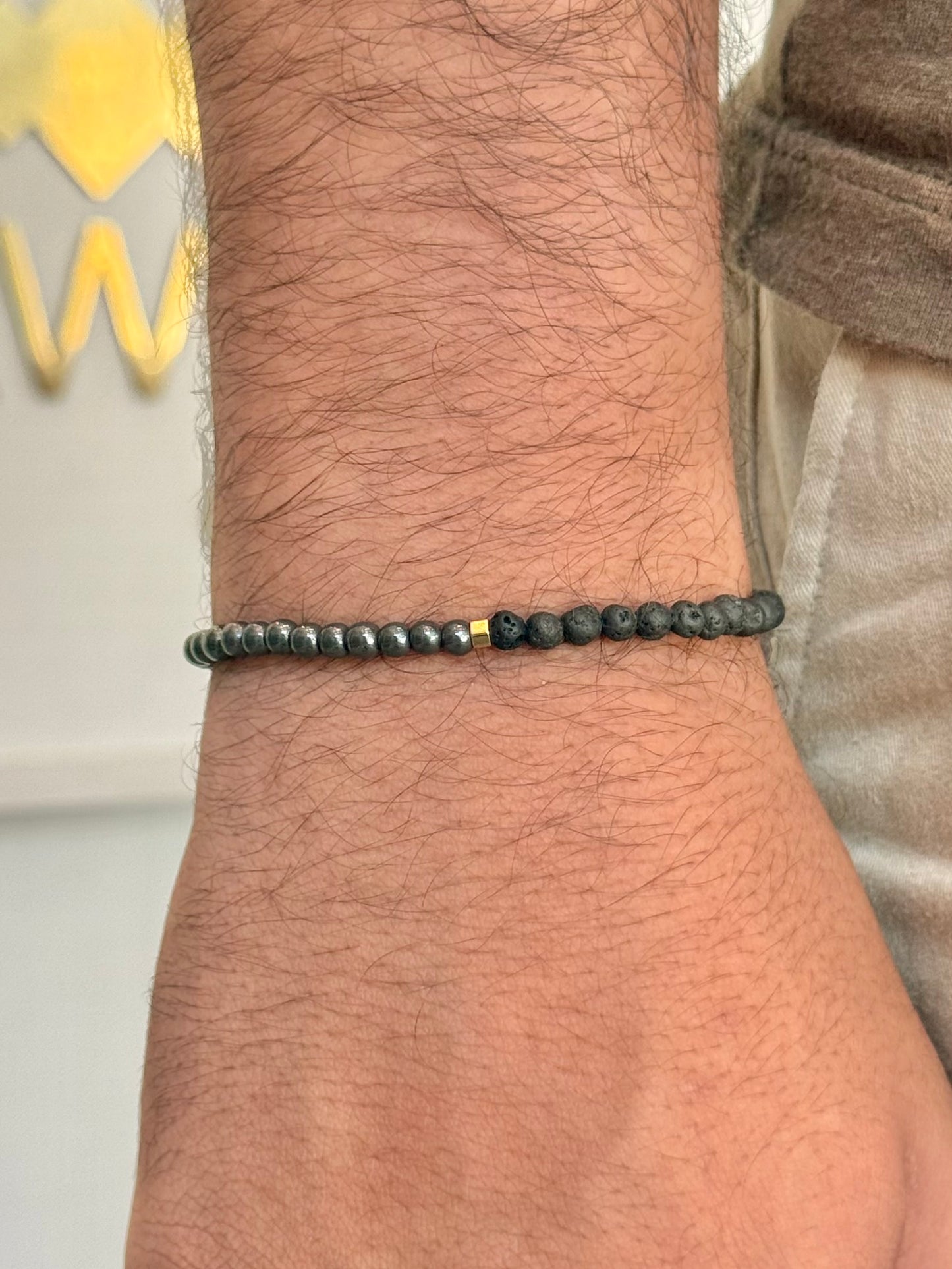 CR Line | Lava Vulcânica e Hematita – Proteção, Vigor e Força Pessoal (Banho Ouro 18K)