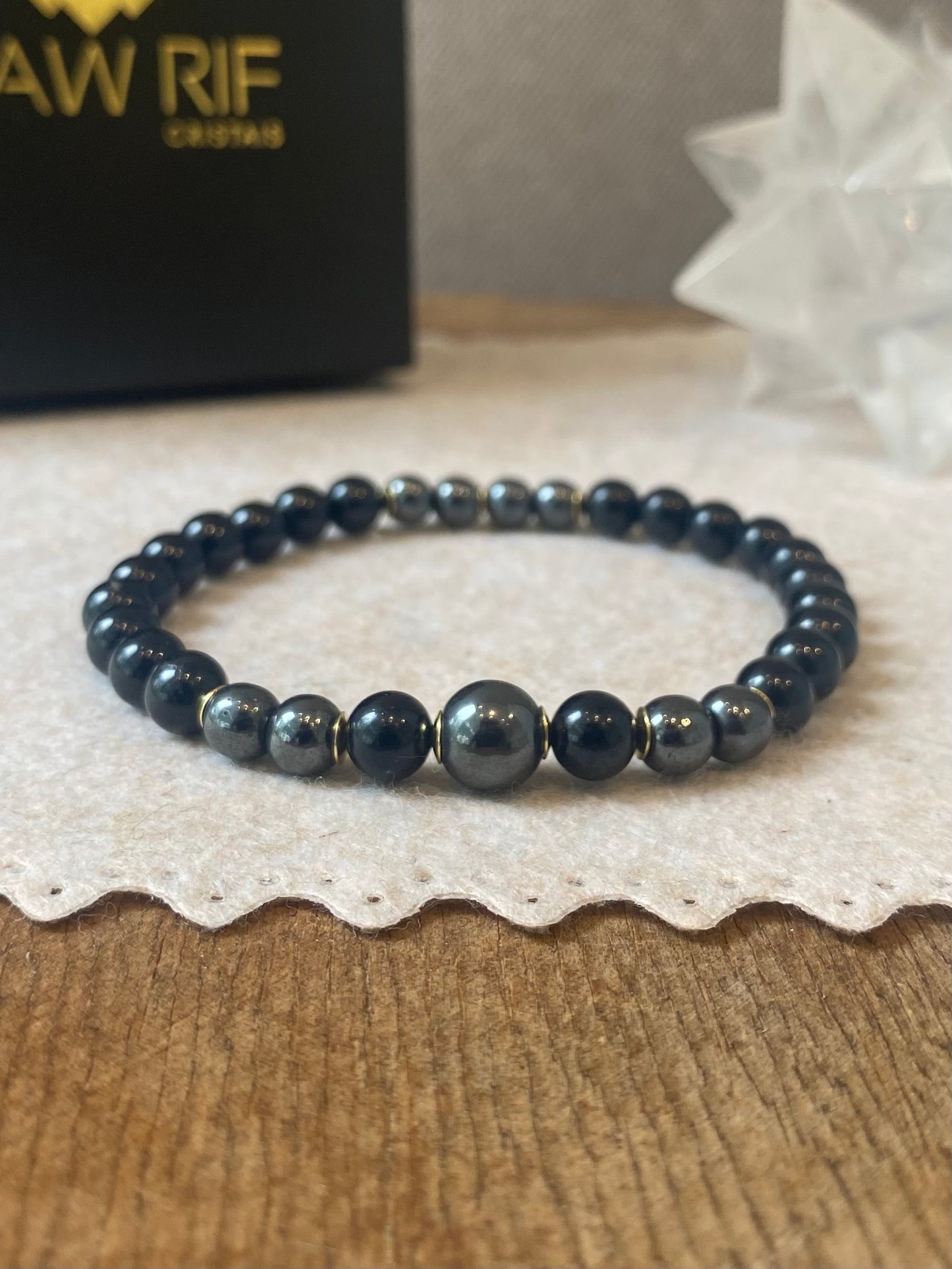 CR Deluxe | Turmalina Negra e Hematita – Proteção, Coragem e Força Pessoal (Banho Ouro 18K)