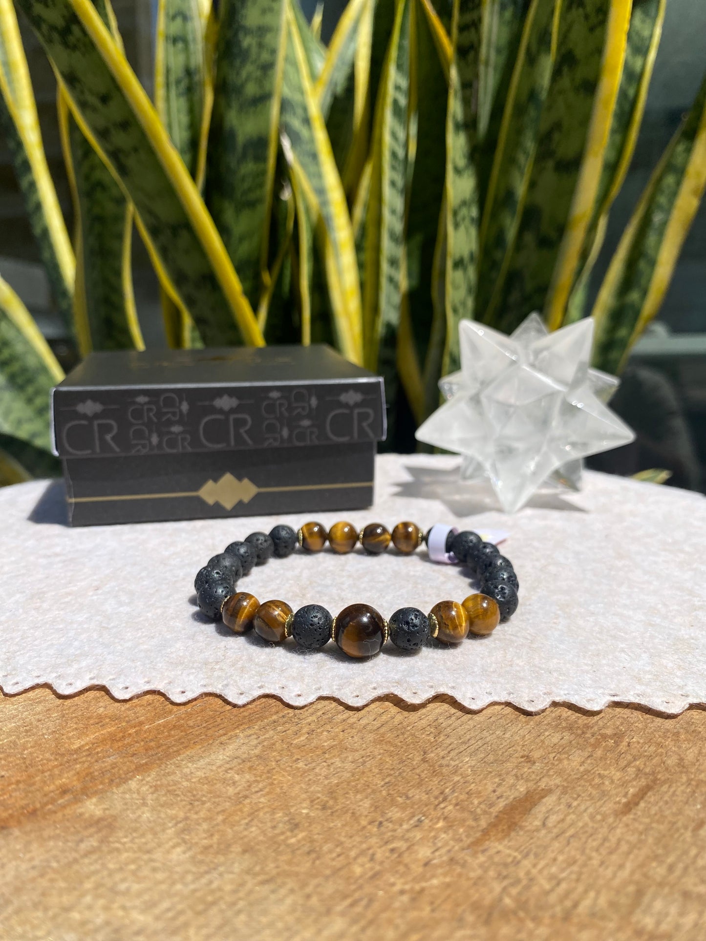 CR Deluxe | Lava Vulcânica e Olho de Tigre – Proteção, Positividade e Vigor (Banho Ouro 18K)