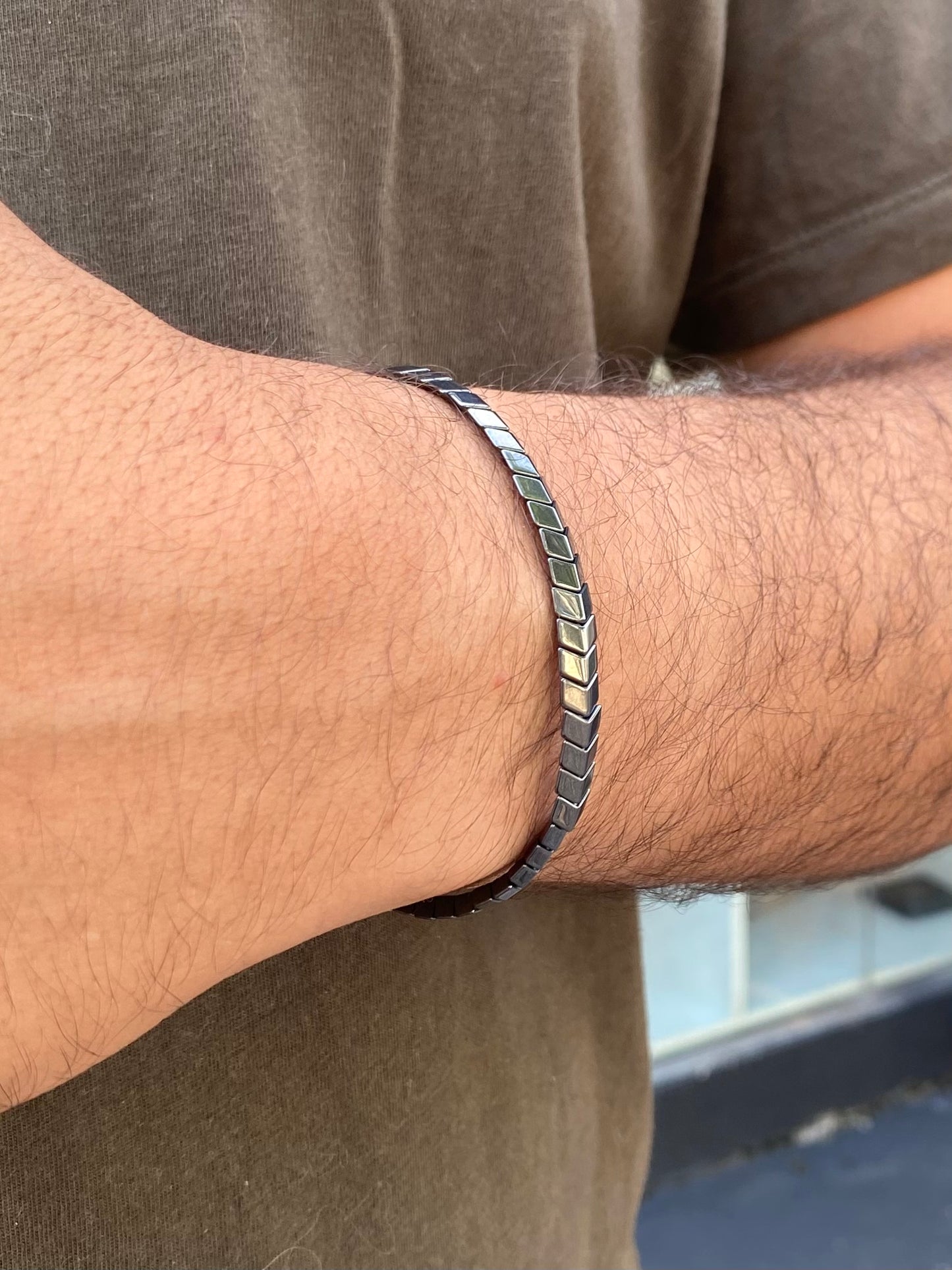 CR Flecha | Hematita – Proteção, Coragem e Força Pessoal