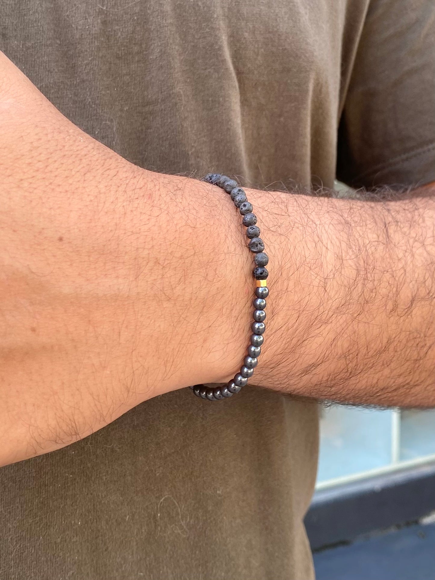 CR Line | Lava Vulcânica e Hematita – Proteção, Vigor e Força Pessoal (Banho Ouro 18K)