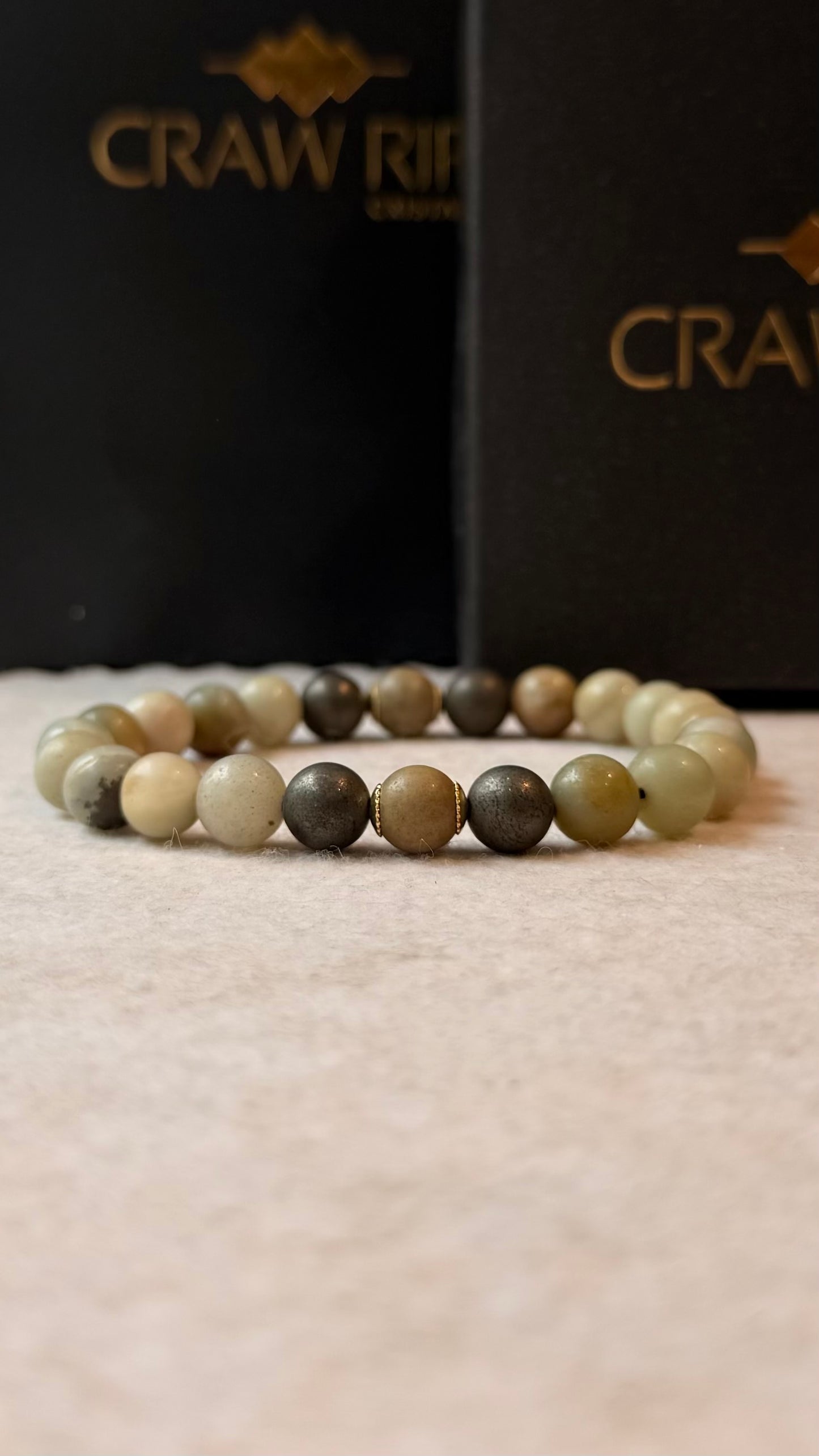 CR Aegis | Amazonita, Pirita e Jaspe Madeira – Calmaria, Prosperidade e Estabilidade (Banho Ouro 18K)