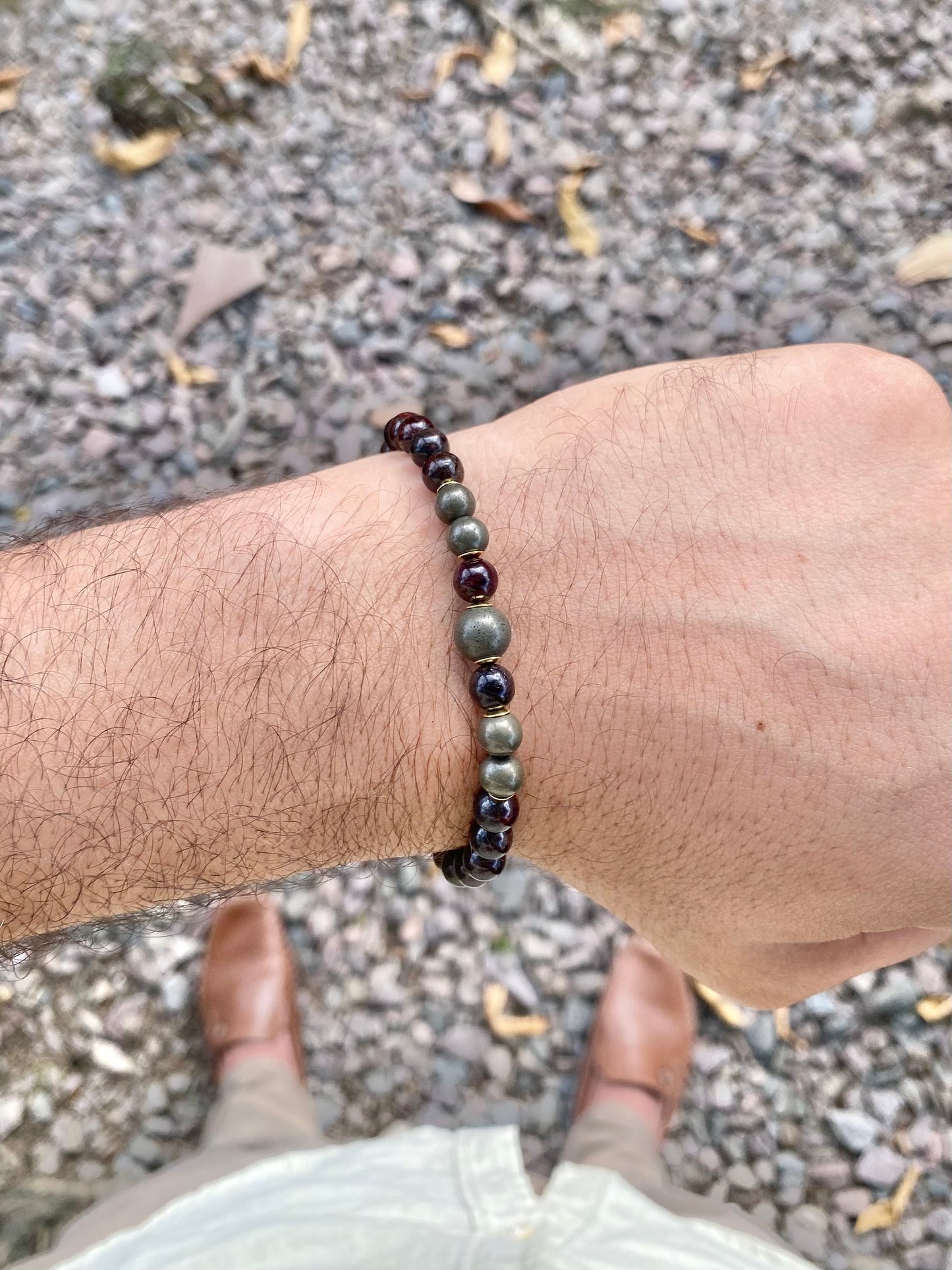 CR Deluxe | Pedra Granada e Pirita – Derteminação, Crescimento e Prosperidade (Banho Ouro 18K)