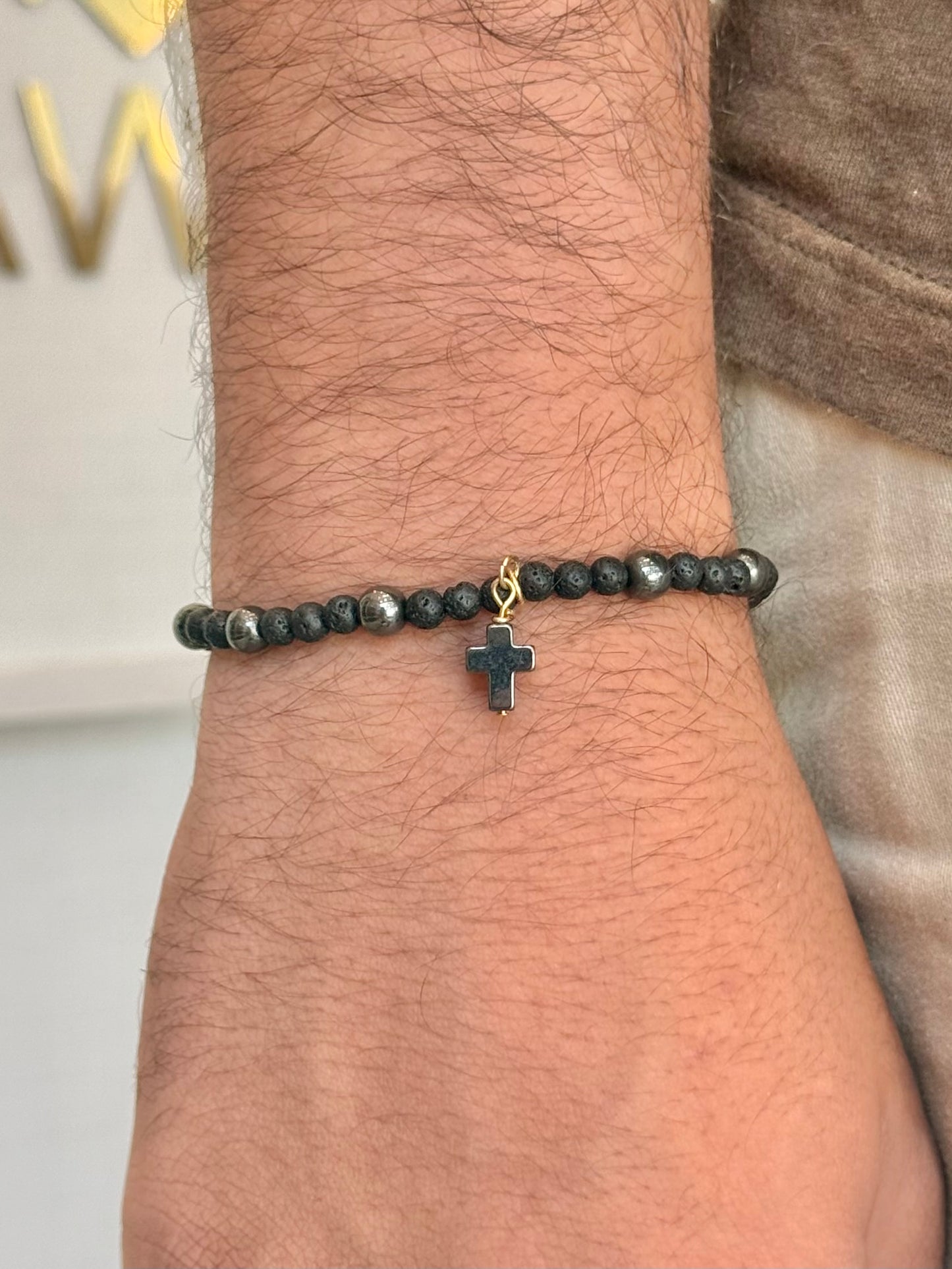 CR Terço de Mão | Lava Vulcânica e Hematita – Proteção, Vigor e Coragem (Banho Ouro 18K)