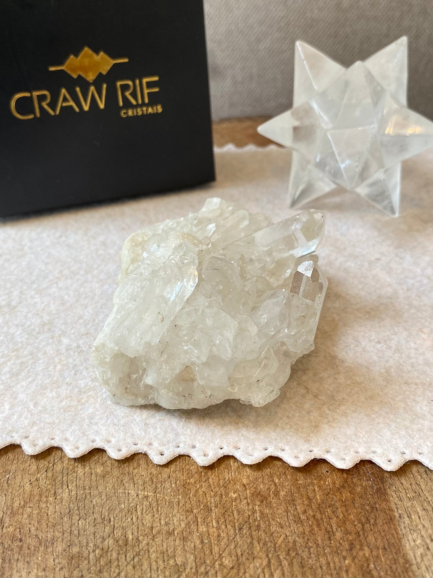 Drusa de Quartzo Cristal – Clareza Mental, Purificação e Limpeza Energética