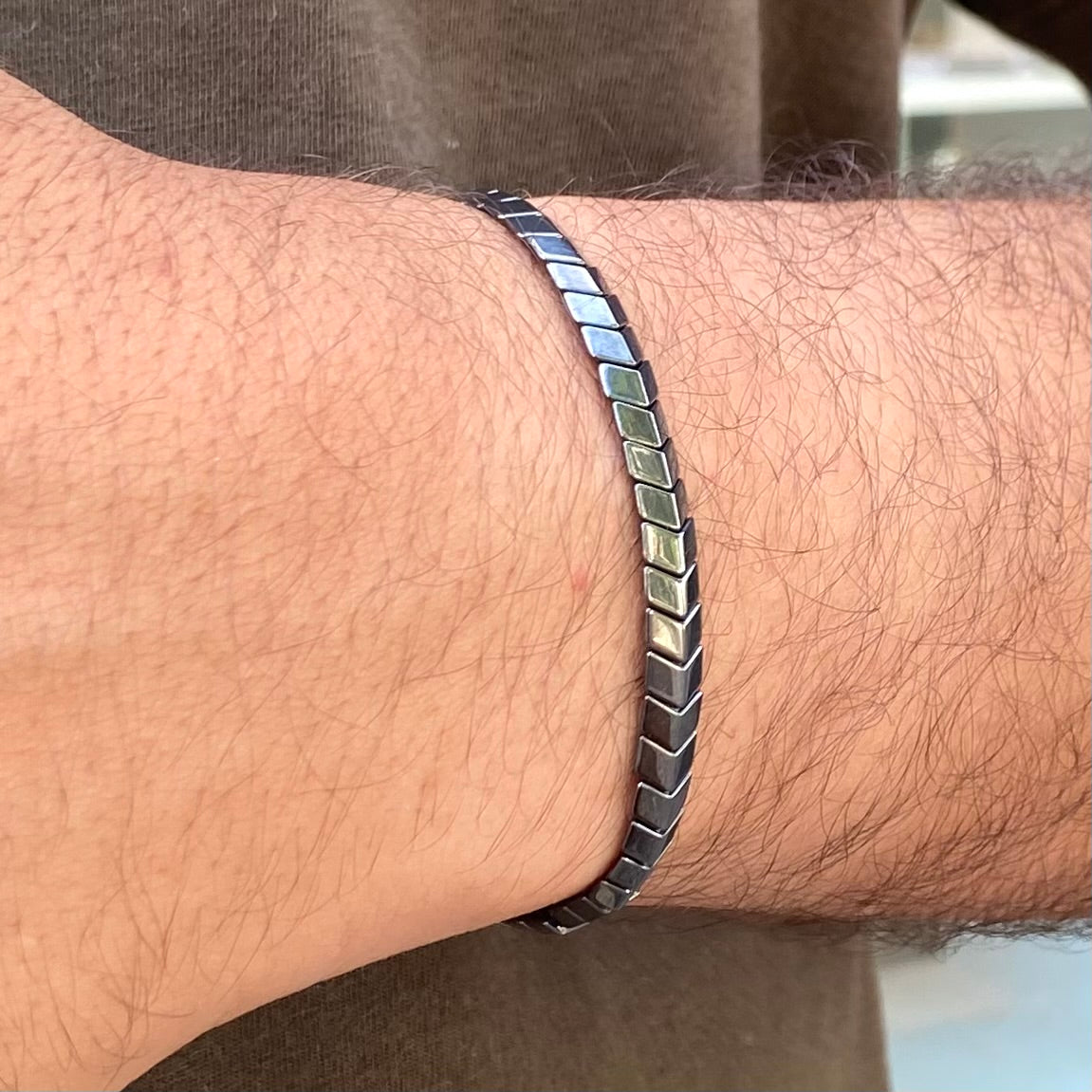 CR Flecha | Hematita – Proteção, Coragem e Força Pessoal