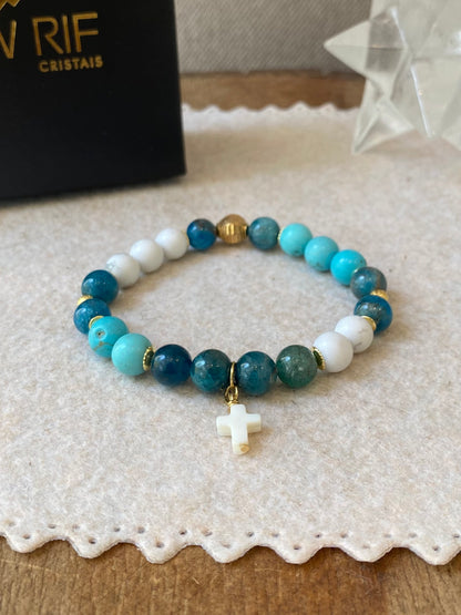 Apatita Azul, Turquesa Azul e Howlita com Cruz de Madrepérola – Intuição, Boa Sorte e Paz (Banho Ouro 18K)