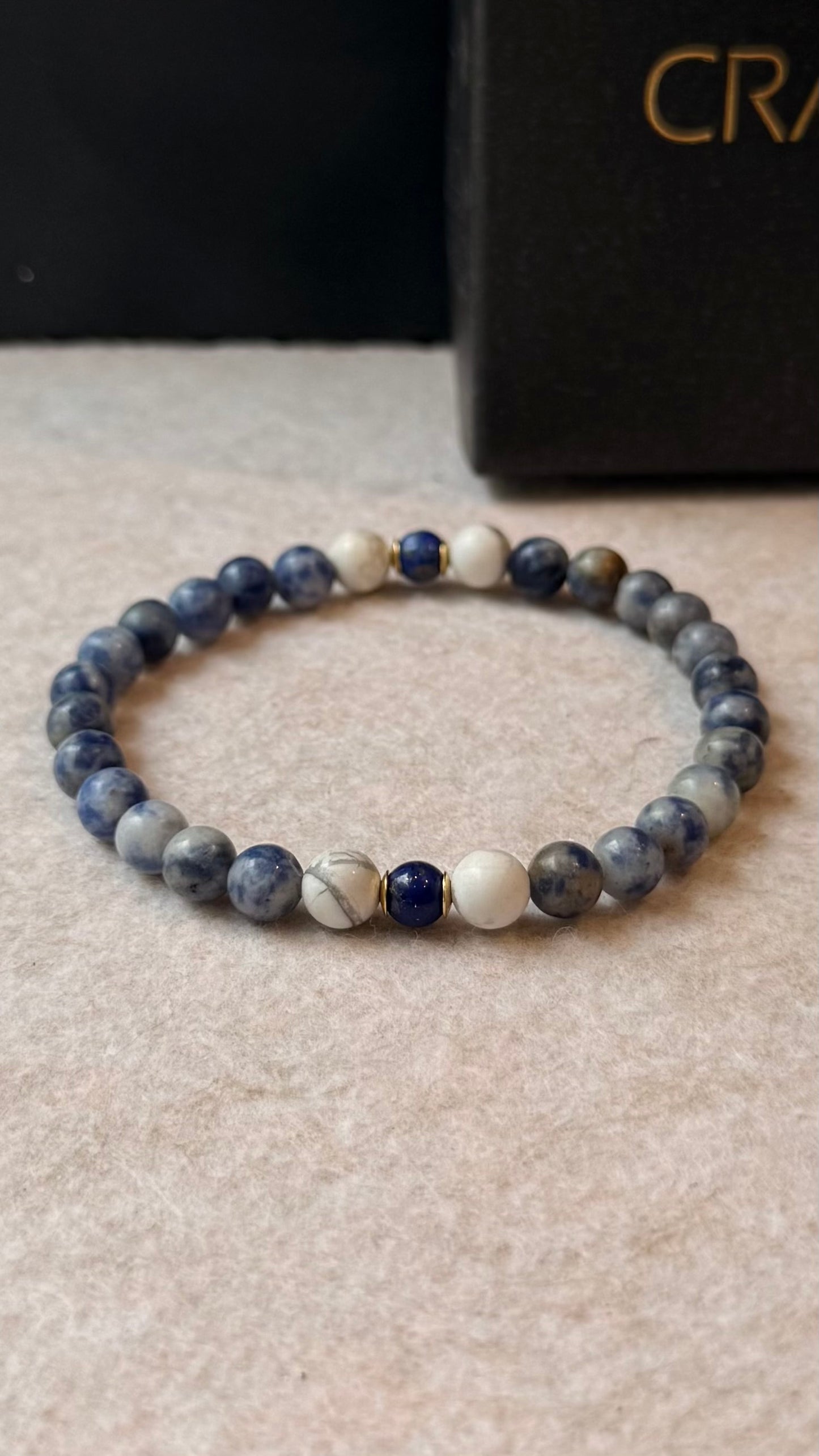 Sodalita, Howlita e Lápis-Lazúli – Intuição, Paz e Sabedoria (Banho Ouro 18K) #AegisCR