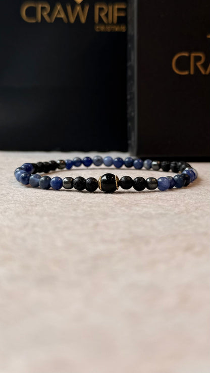 CR Line | Sodalita, Hematita, Lava Vulcânica e Turmalina Negra – Foco, Intuição e Proteção (Banho Ouro 18K)