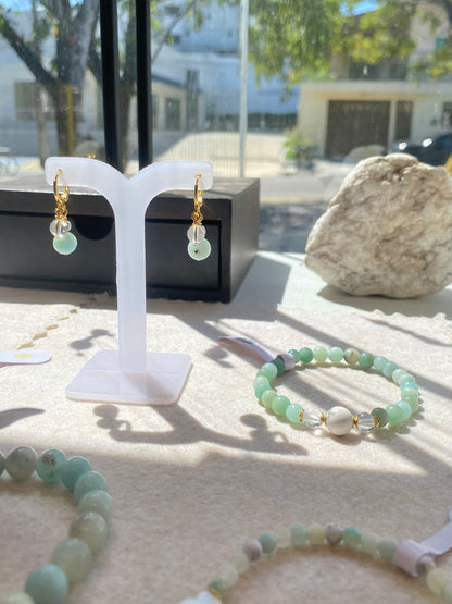 CR Conjunto | Colar, Brinco e Pulseira de Amazonita, Quartzo Cristal e Howlita – Bem-Estar, Purificação e Paz (Banho Ouro 18K)