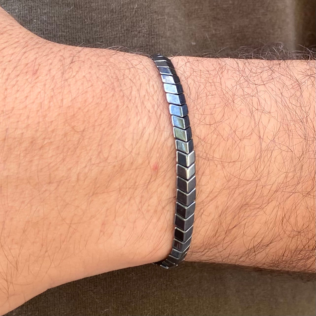 CR Flecha | Hematita – Proteção, Coragem e Força Pessoal