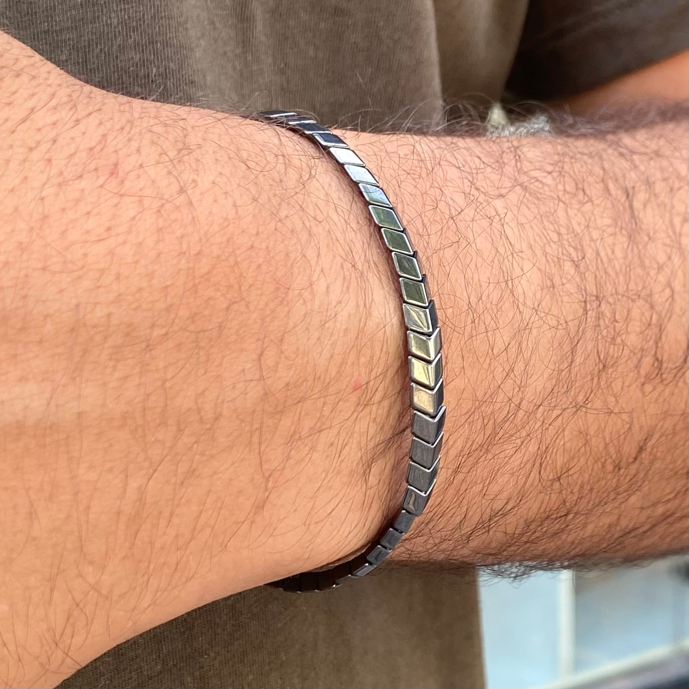 CR Flecha | Hematita – Proteção, Coragem e Força Pessoal