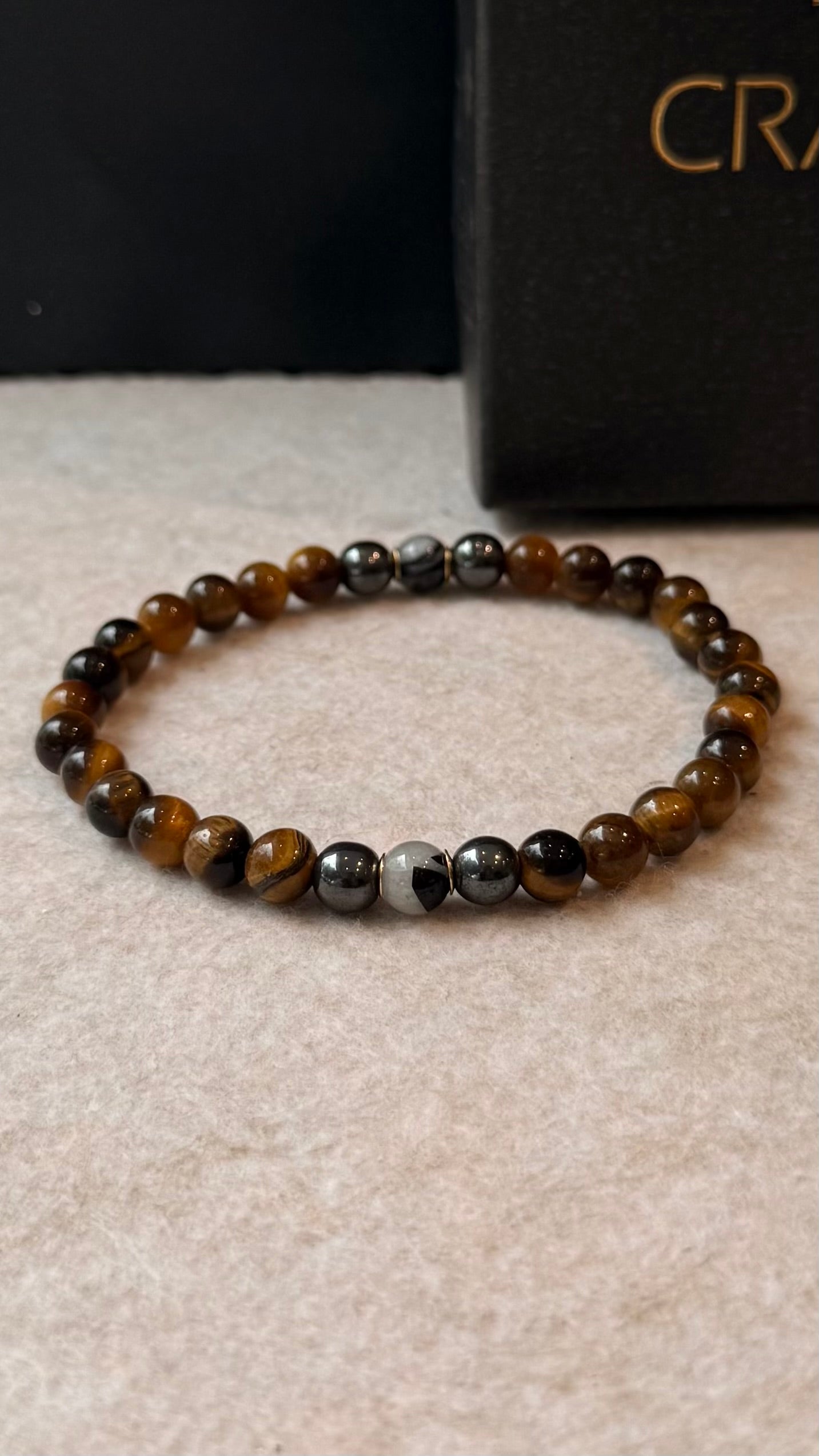 Olho de Tigre, Hematita e Quartzo Turmalinado – Proteção, Coragem e Clareza (Banho Ouro 18K) #AegisCR