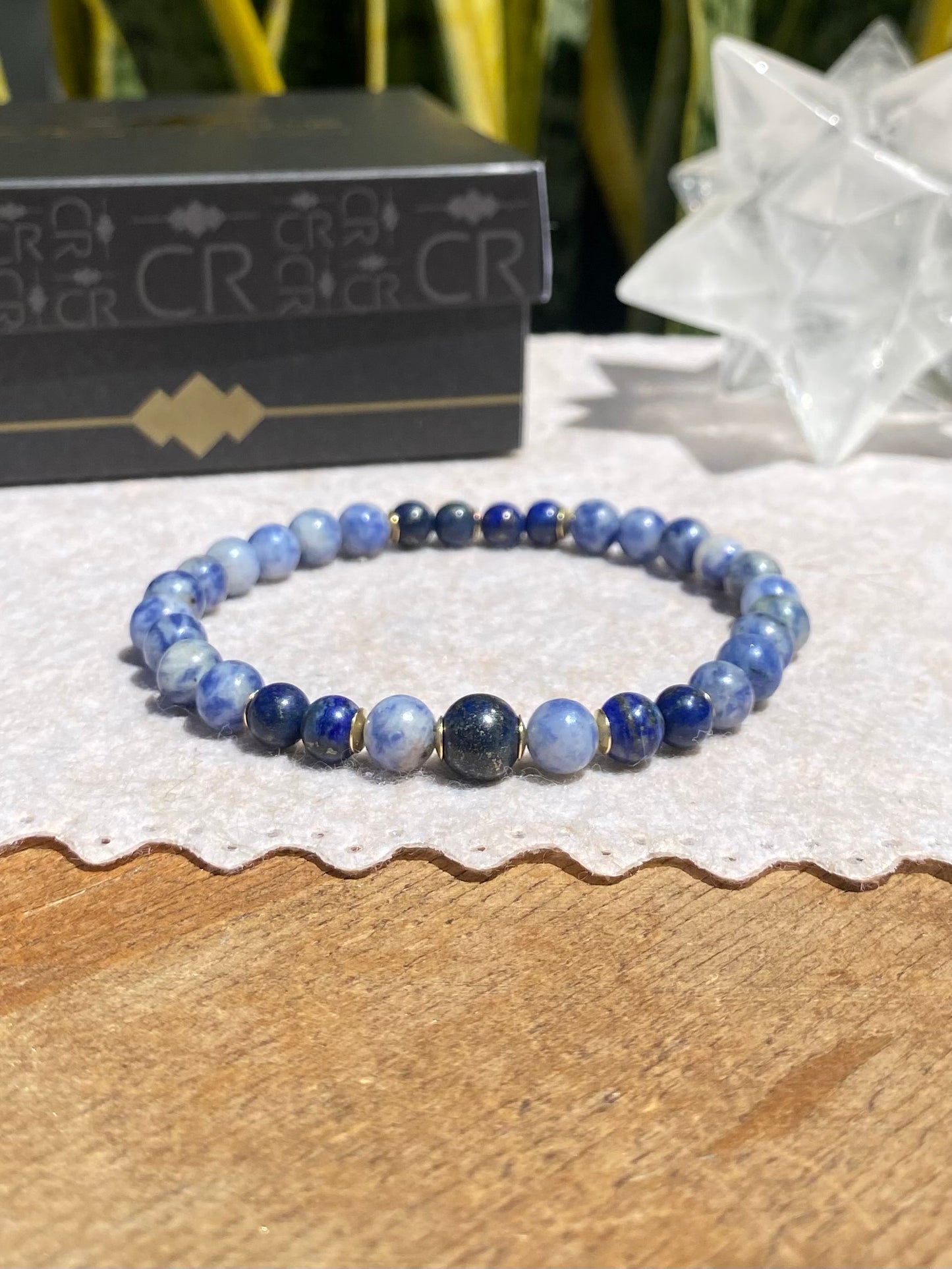 CR Deluxe | Sodalita e Lápis-Lazúli – Intuição, Espiritualidade e Harmonia (Banho Ouro 18K)
