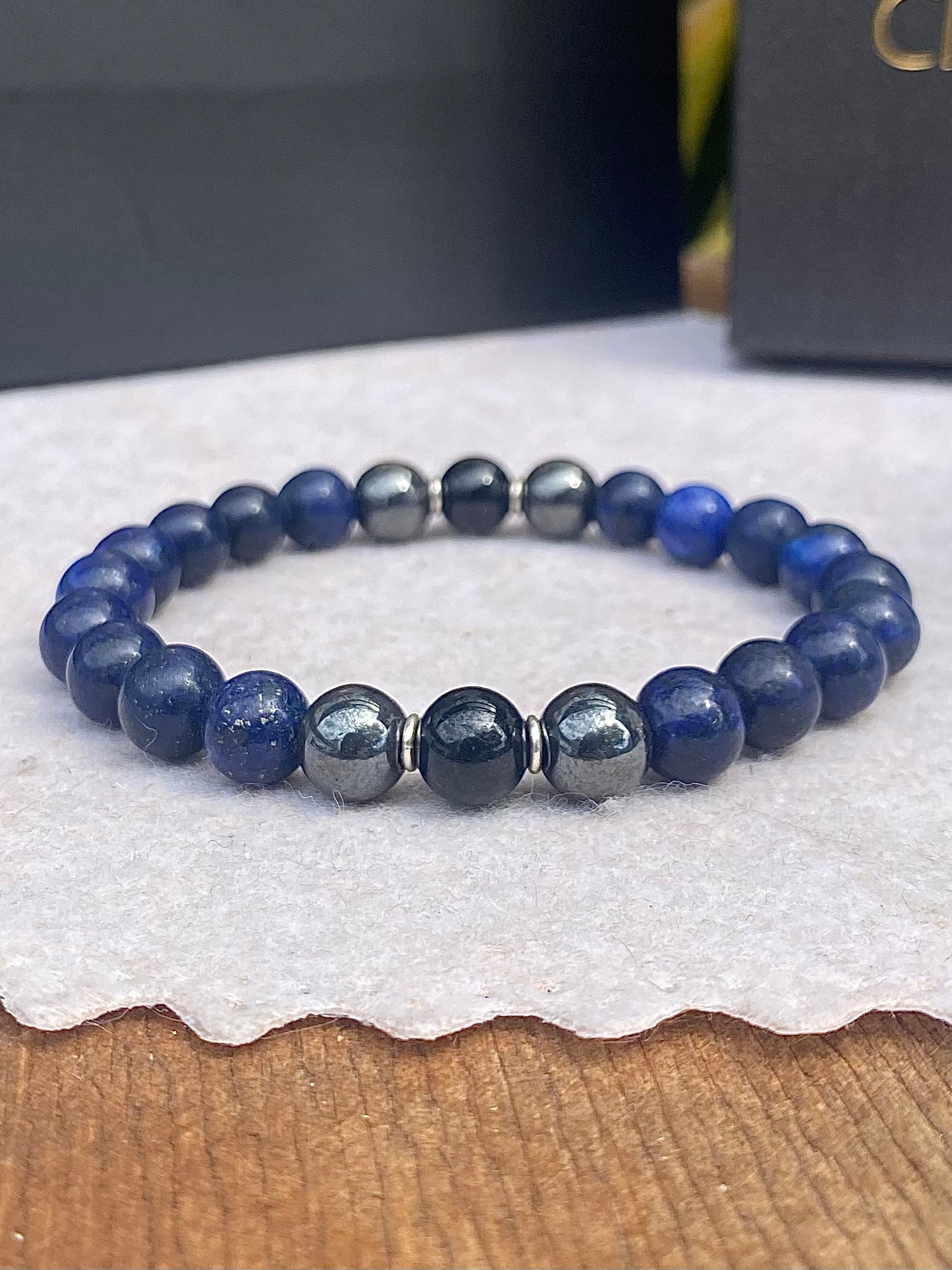 CR Aegis | Lápis-Lazúli, Hematita e Turmalina Negra – Espiritualidade, Coragem e Proteção (Banho Ouro 18K)