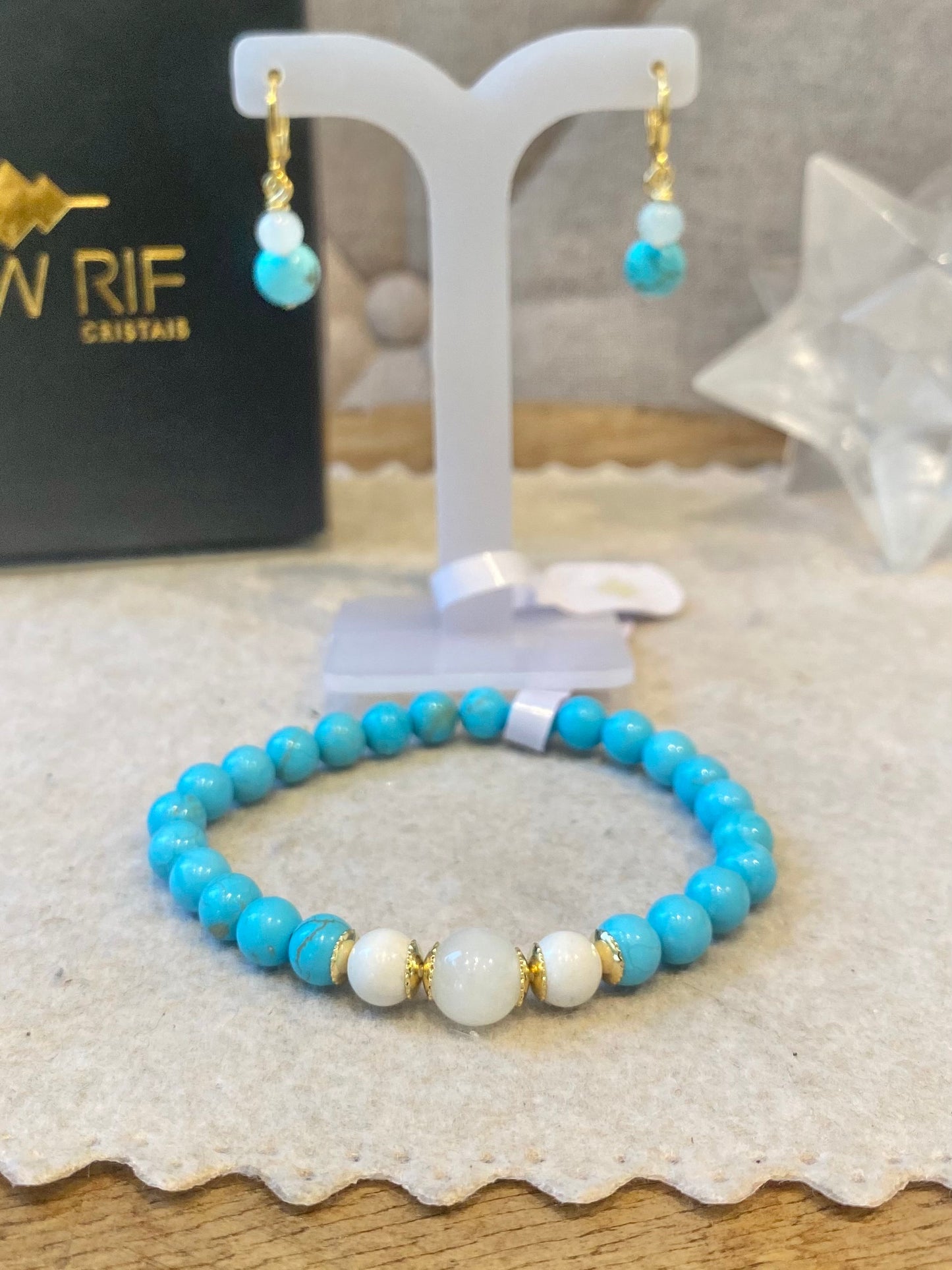 CR Conjunto | Turquesa Azul, Água Marinha e Howlita – Boa Sorte, Paz e Equilíbrio Emocional (Banho Ouro 18K)