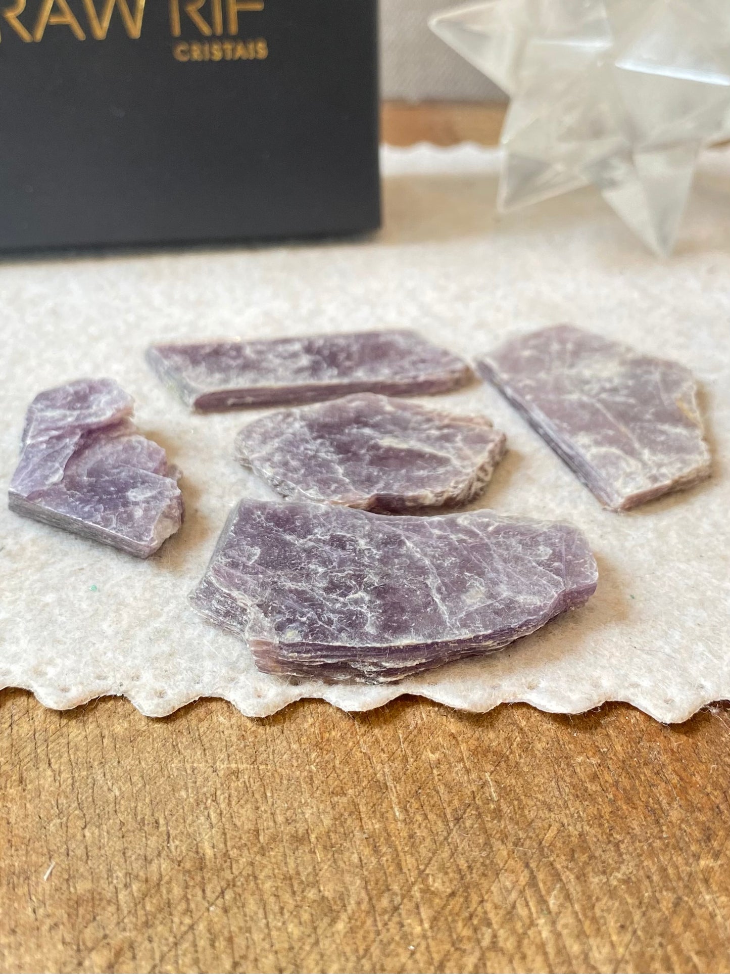 Mica Roxa (Lepidolita) | Equilíbrio Emocional e Mental