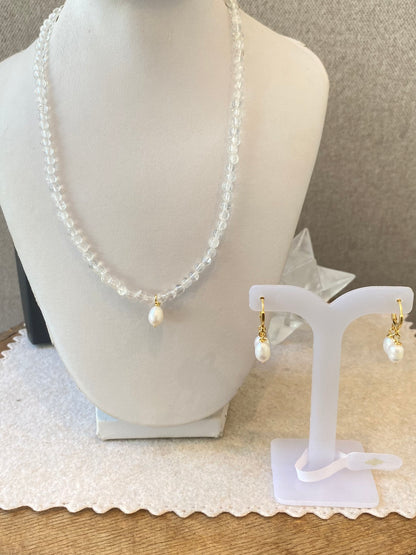 Conjunto Quartzo Cristal e Pérola – Clareza Mental, Purificação e Limpeza (Banho Ouro 18K)